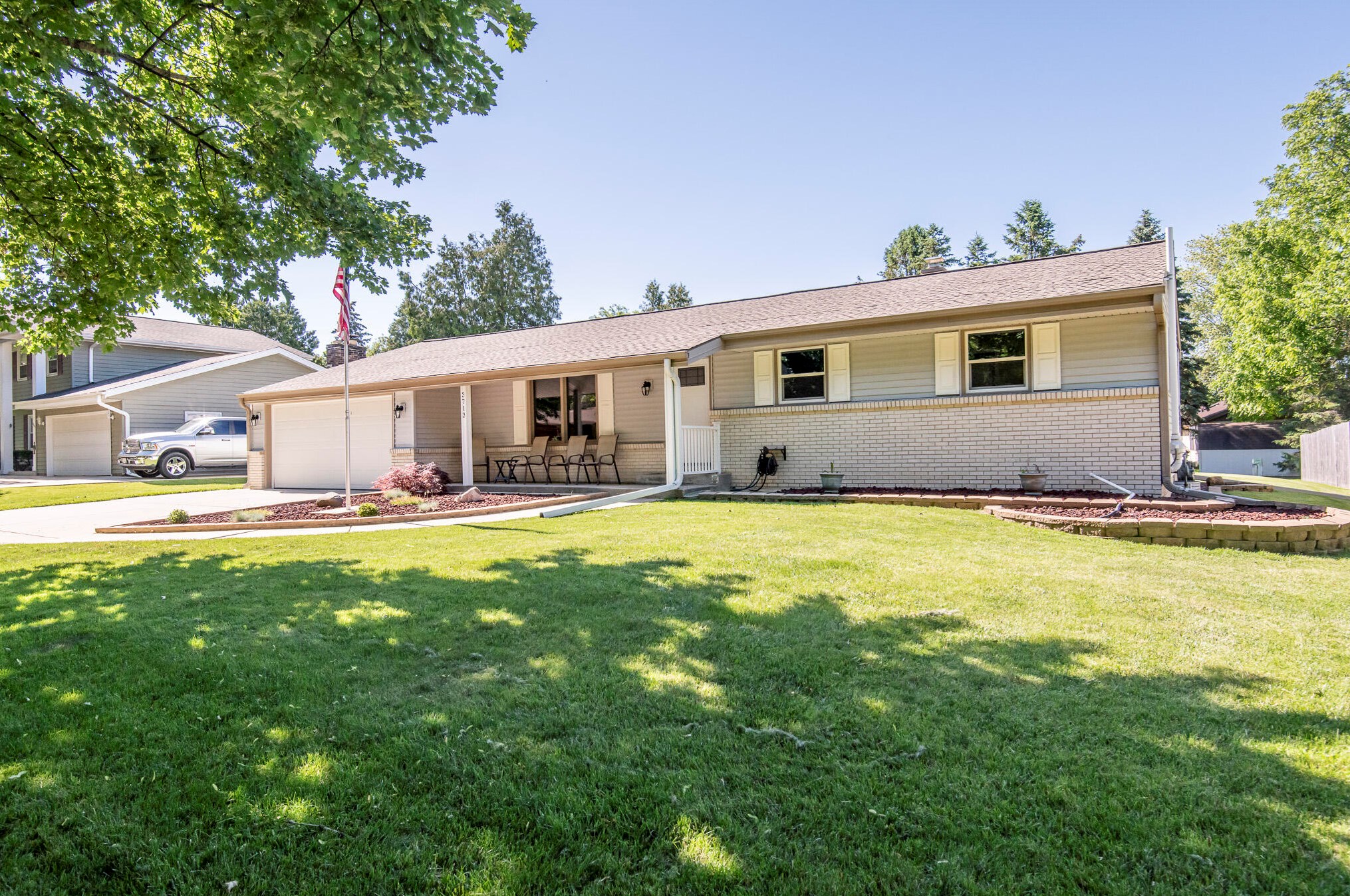3713 W Thorncrest Dr, Hales Corners, WI 53132