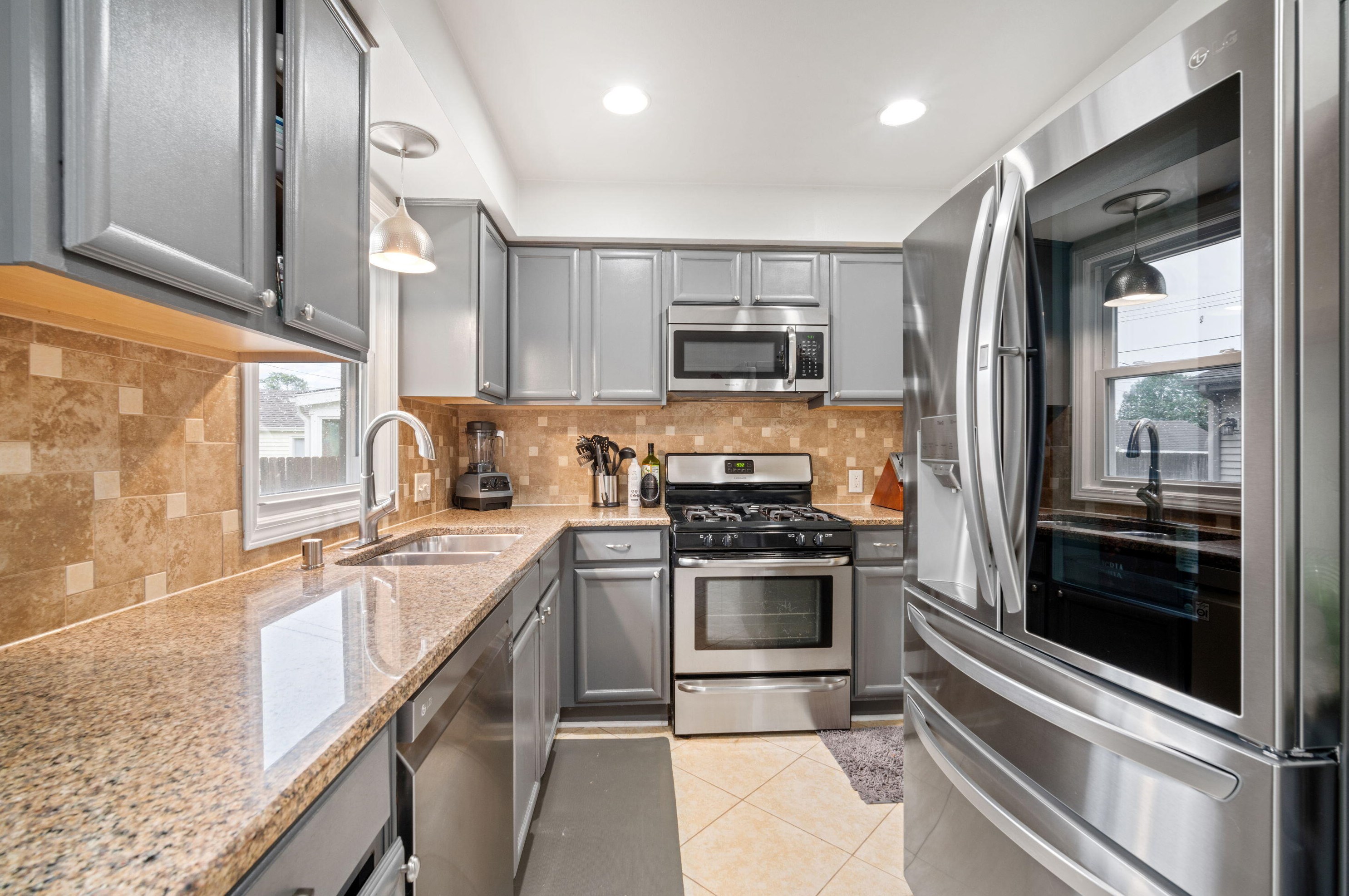 6541 40th Ave, Kenosha WI  53142-7023 exterior