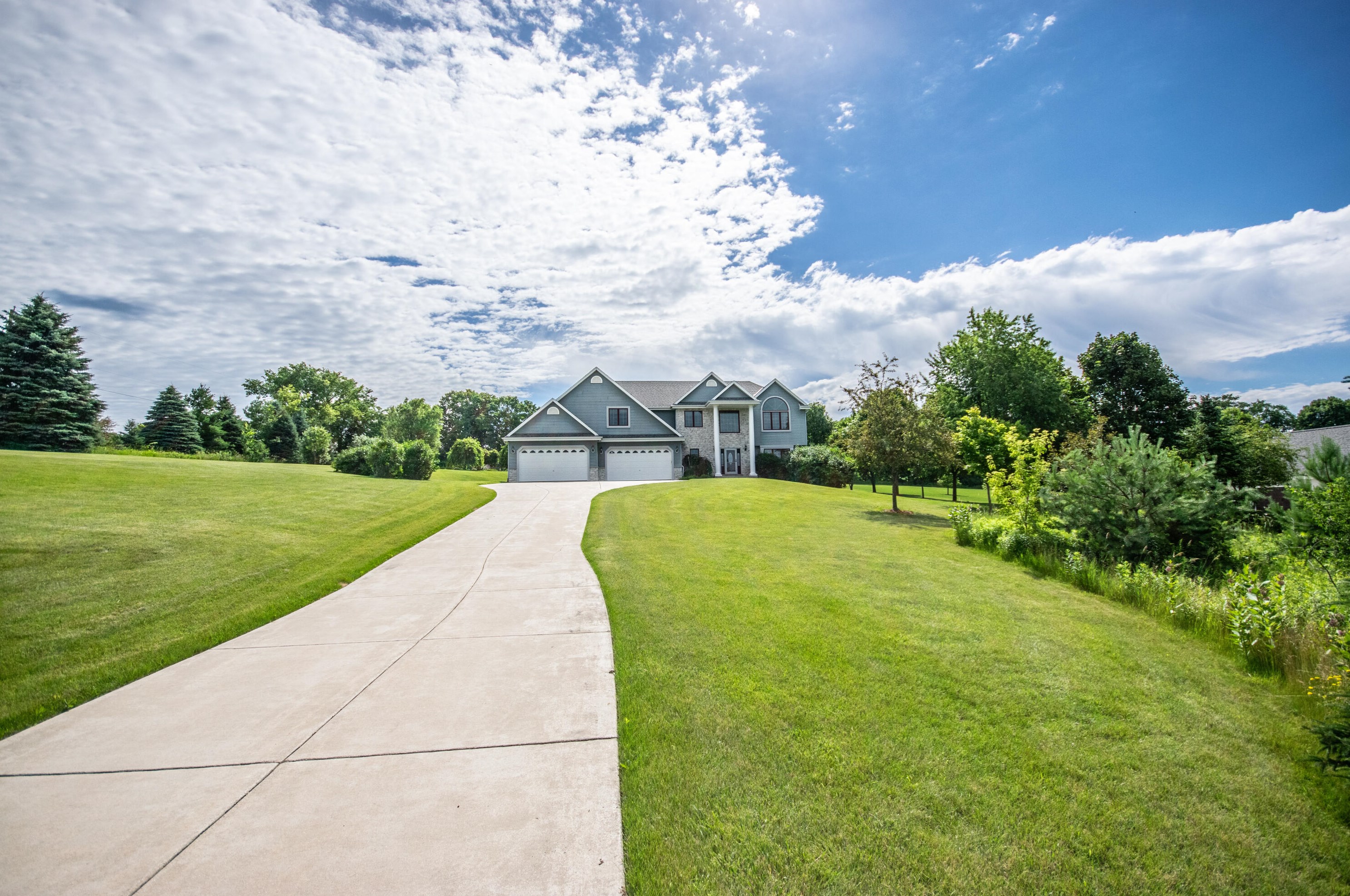 5290 Fawn Trail, Hartford, WI 53027