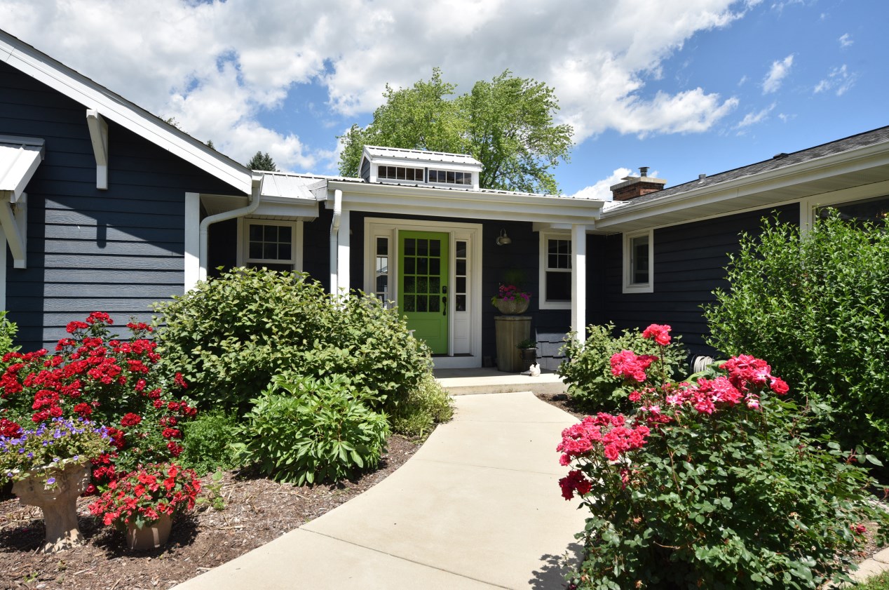 6276 Gilbert Cir, West Bend, WI 53095
