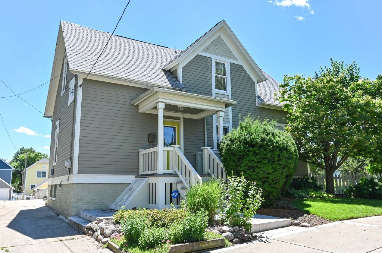 2035 N Killian Pl, Milwaukee, WI 53212