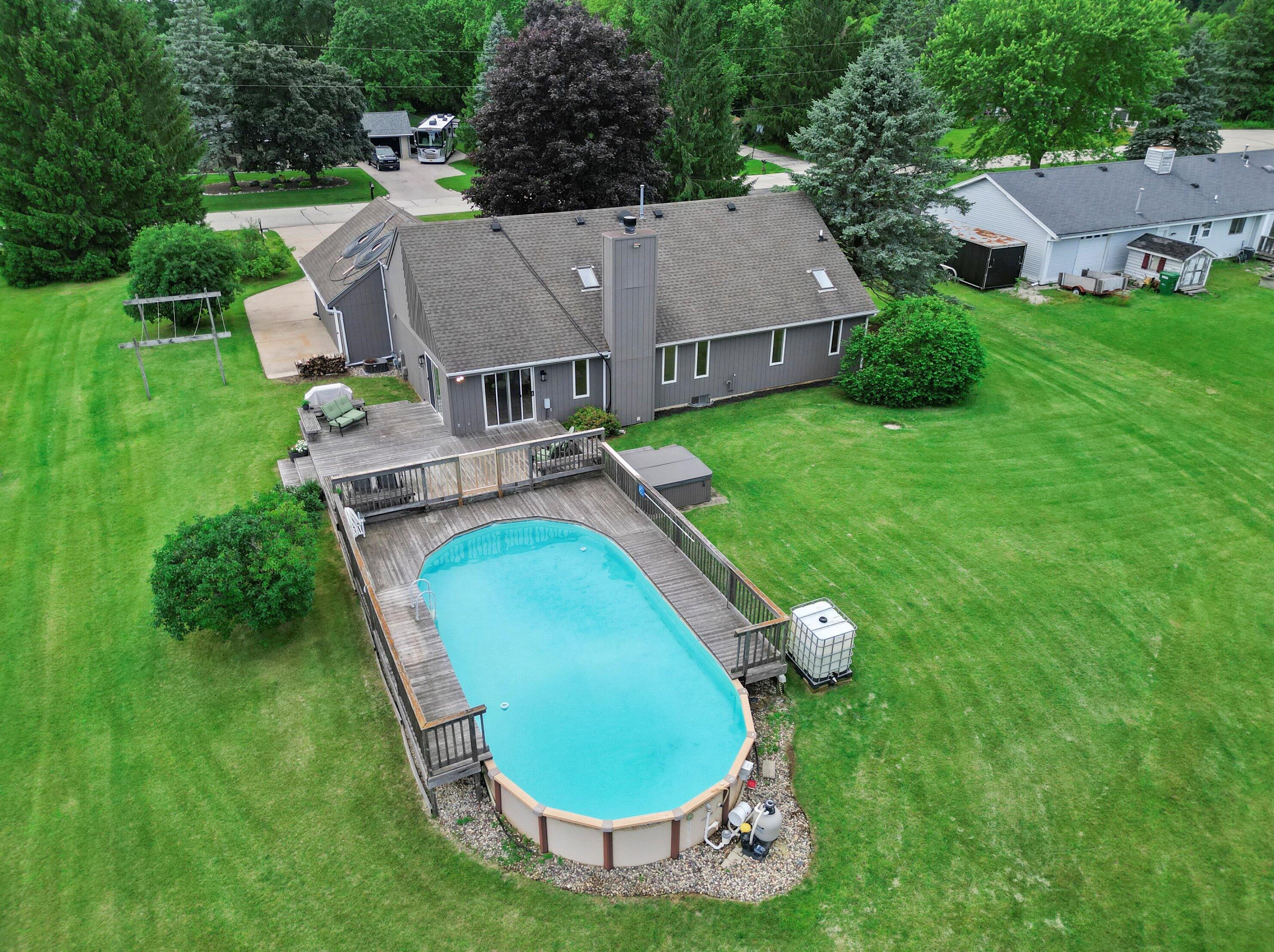 156 Debby Ln, Colgate, WI 53017