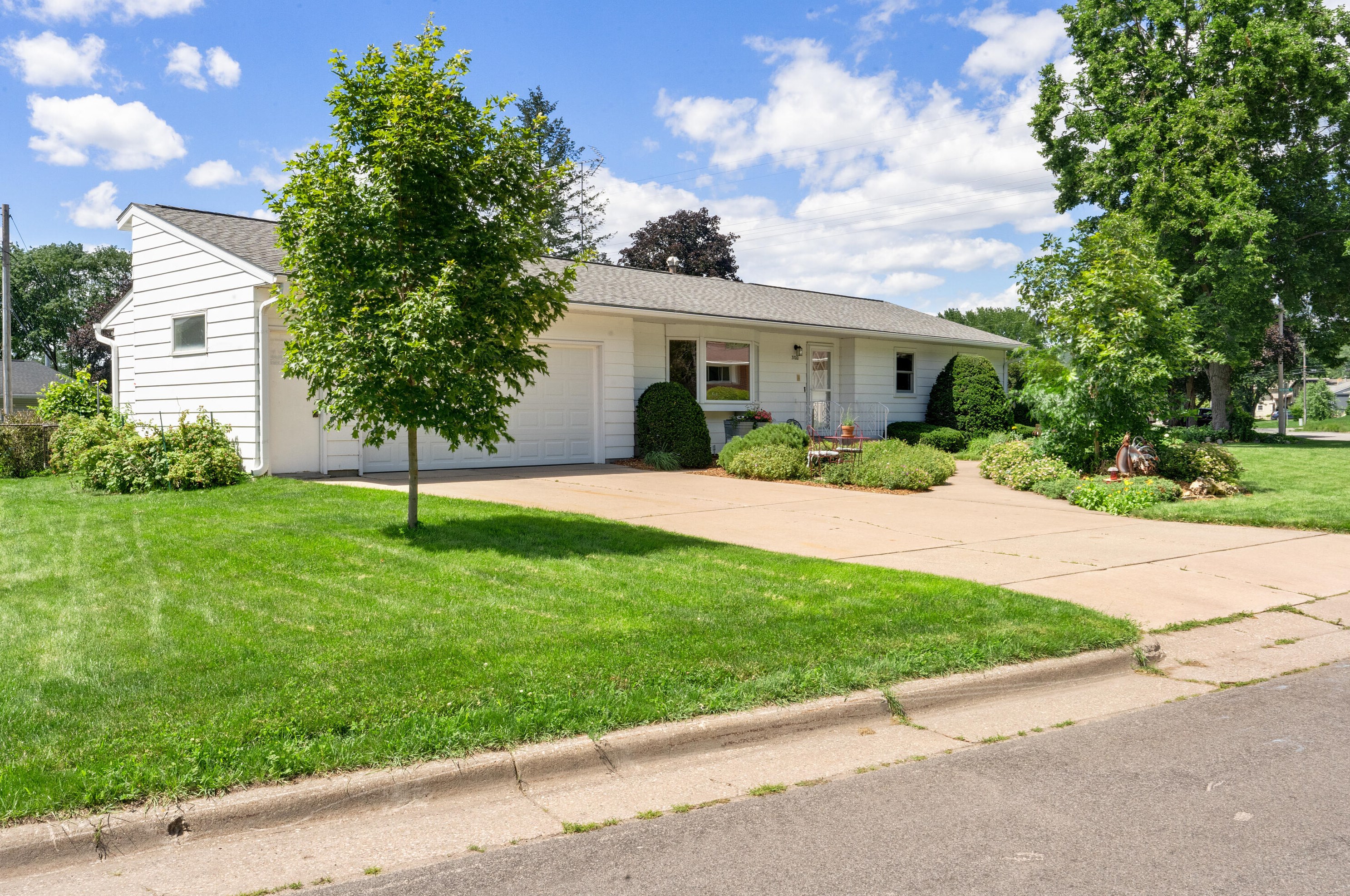 3700 Elm Dr, La Crosse, WI 54601