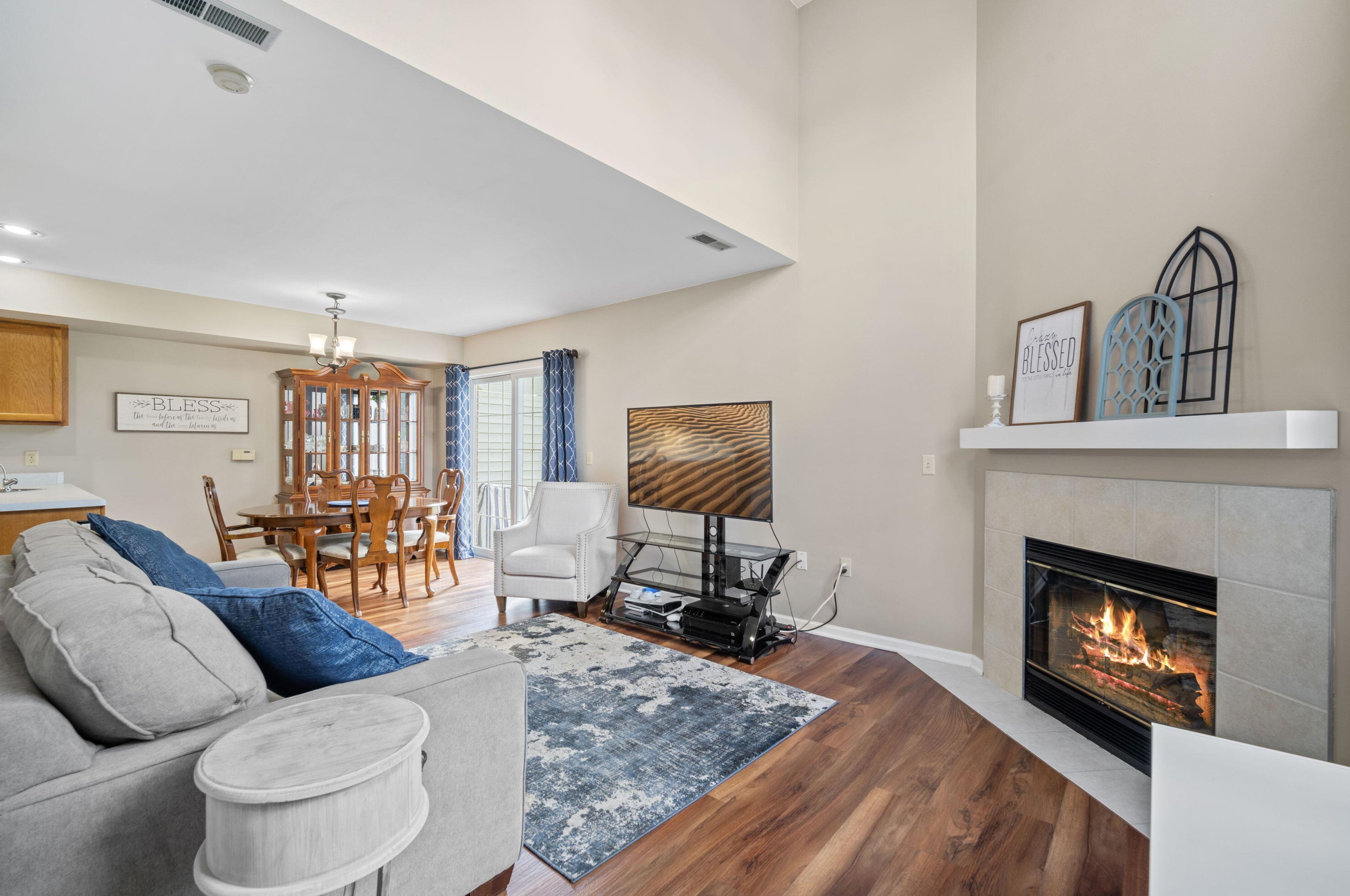 641 Westfield Way #e, Pewaukee, WI 53072