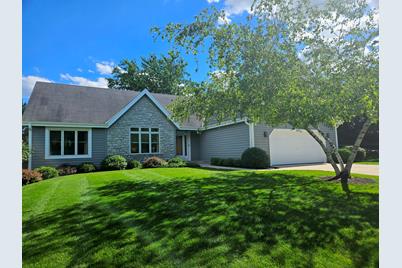 N22W26677  Shooting Star Rd, Pewaukee, WI 53072 - Photo 1