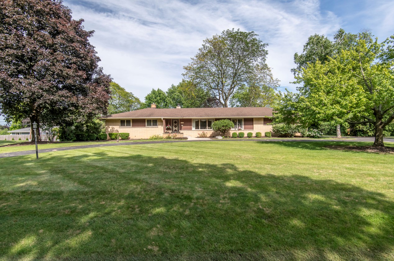 2540 Mayfair Dr, Brookfield, WI 53005