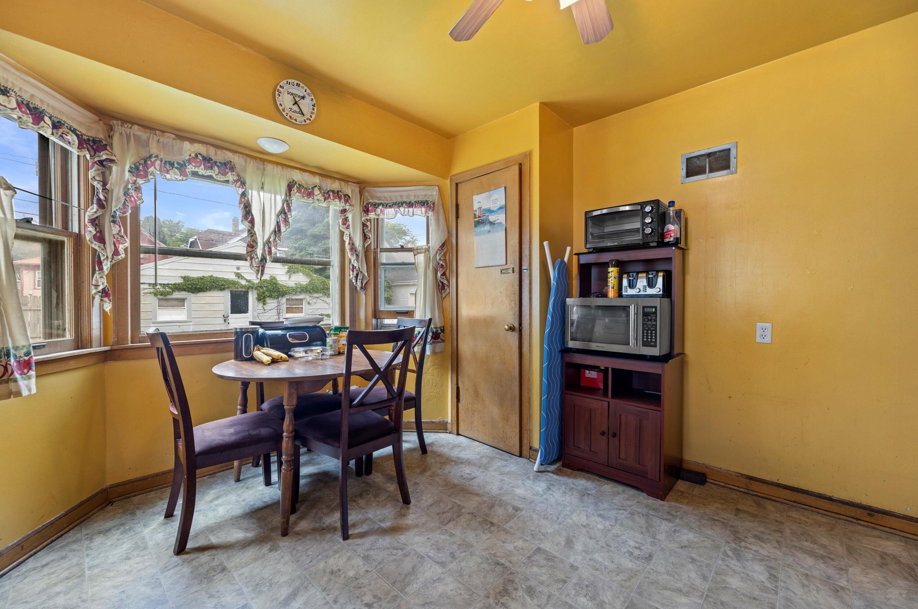 2857 49, Milwaukee WI 53208-3629 exterior