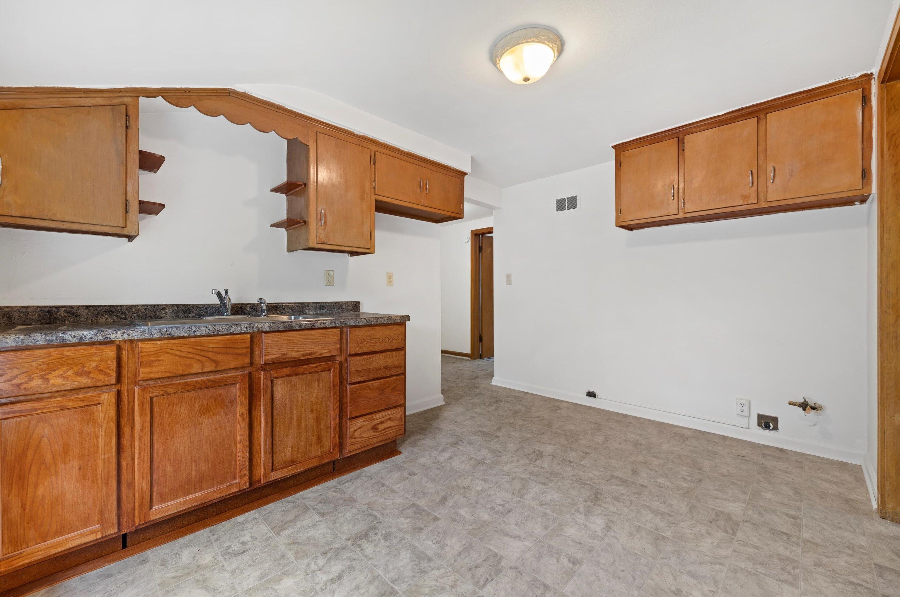 2857 49, Milwaukee WI 53208-3629 exterior