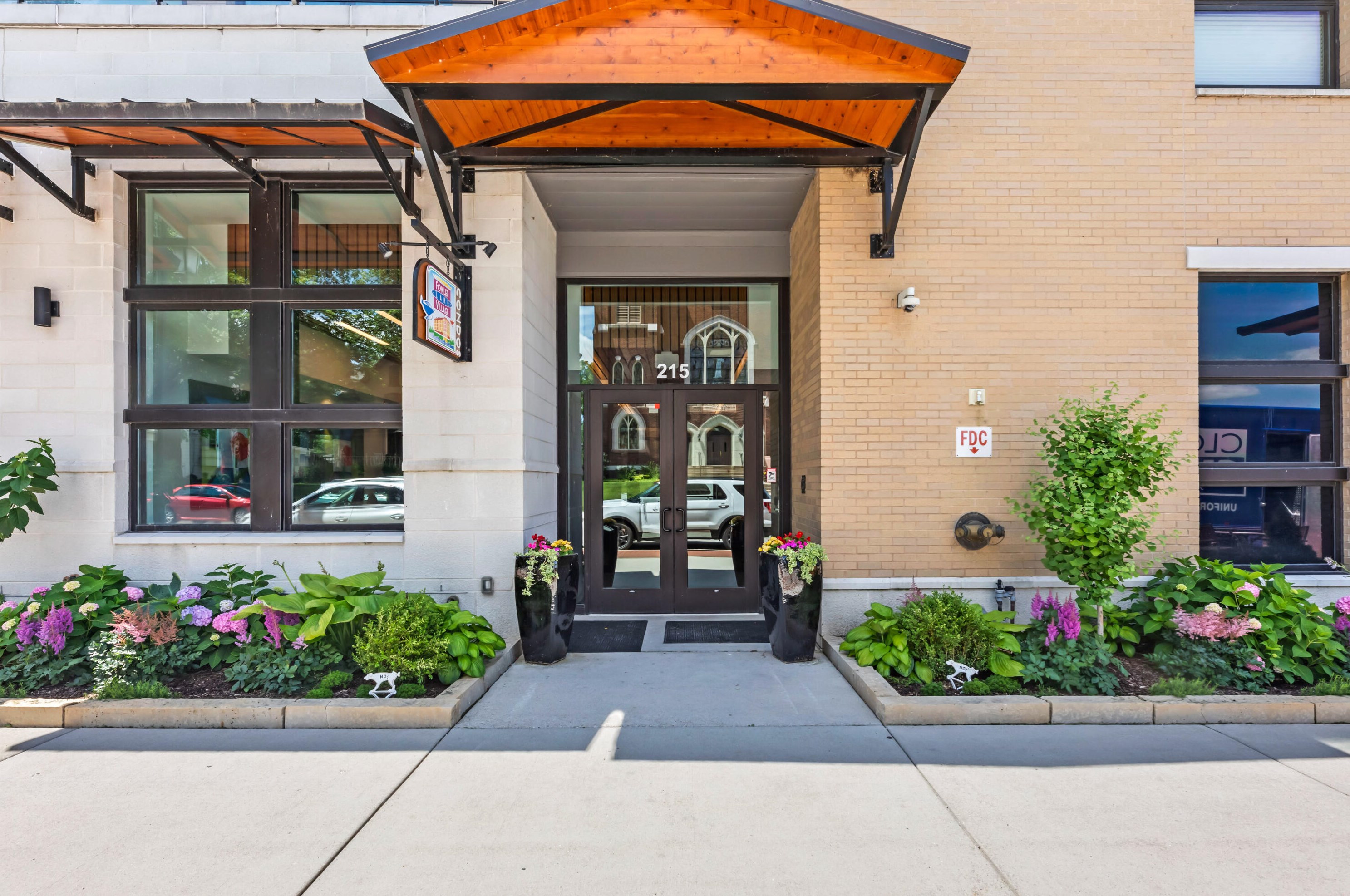 215 E Pleasant St #501, Oconomowoc, WI 53066