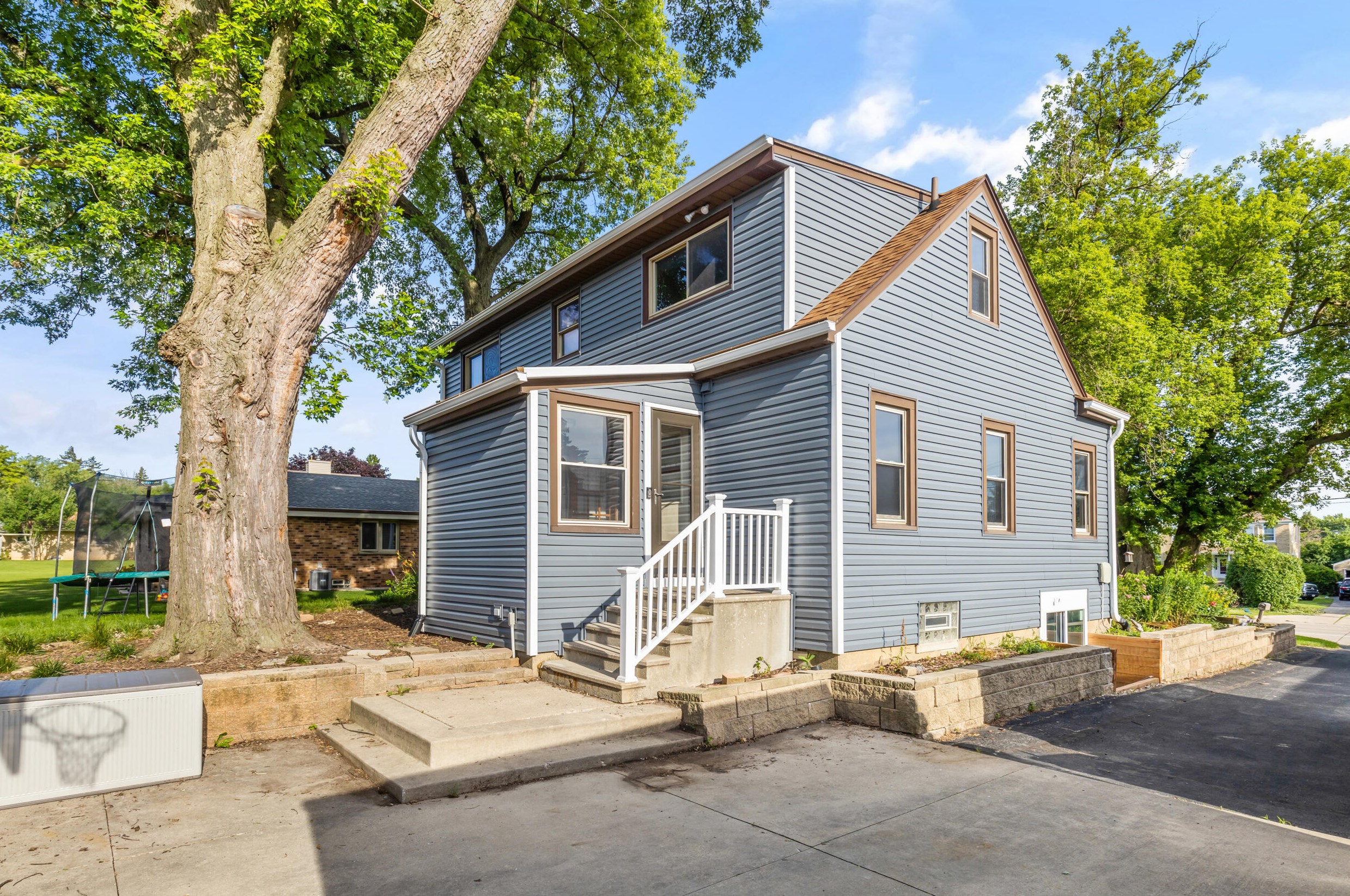5400 W Cold Spring Rd, Milwaukee, WI 53220