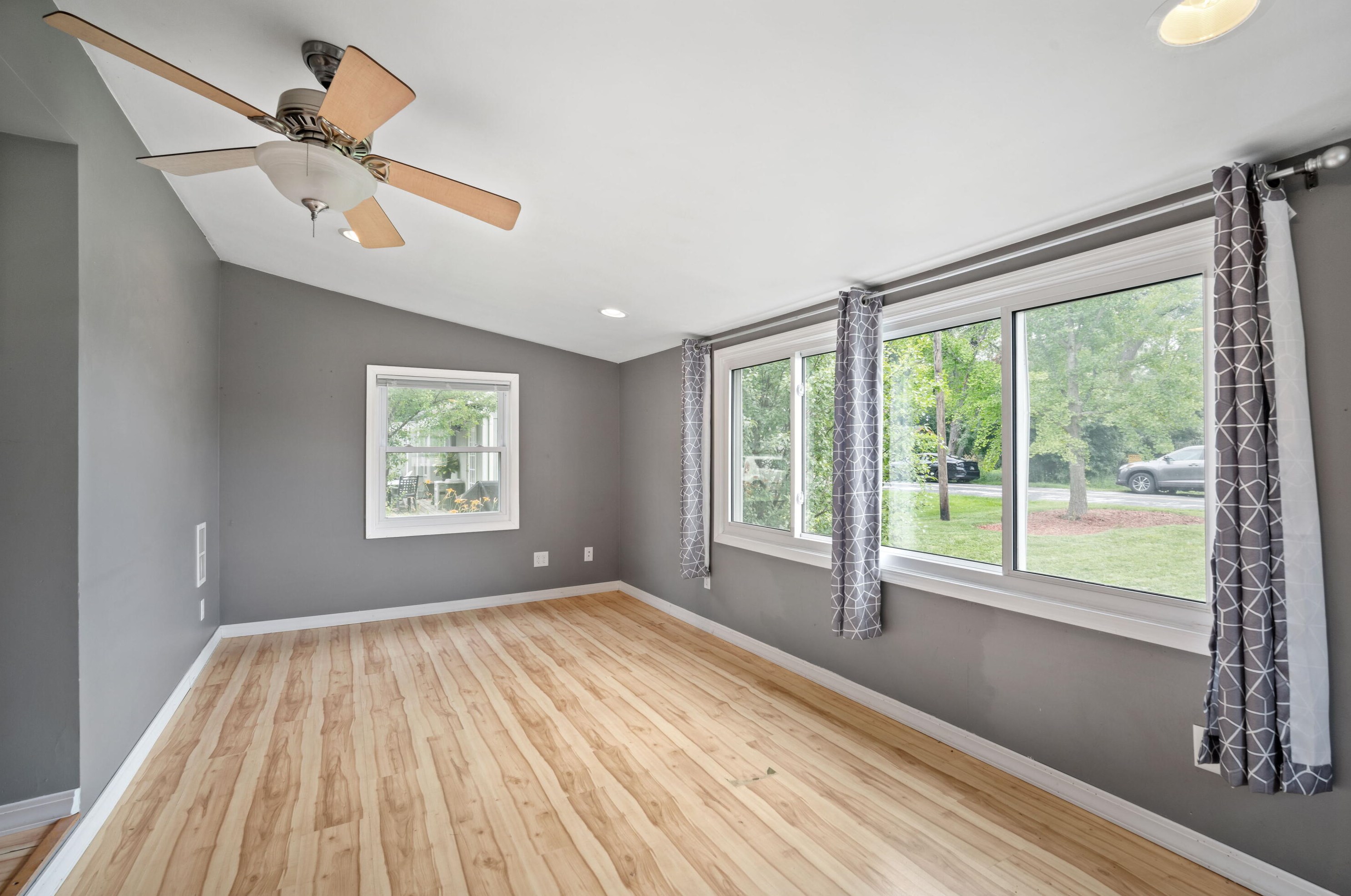 841 Bark Lake Dr, Hubertus, WI 53033