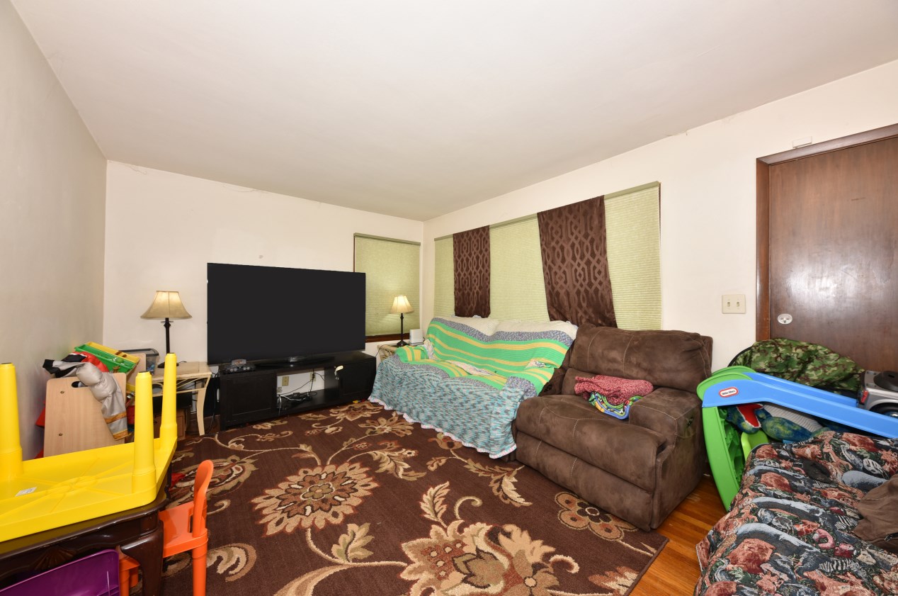 7064 W Thurston Ct, Milwaukee, WI 53218