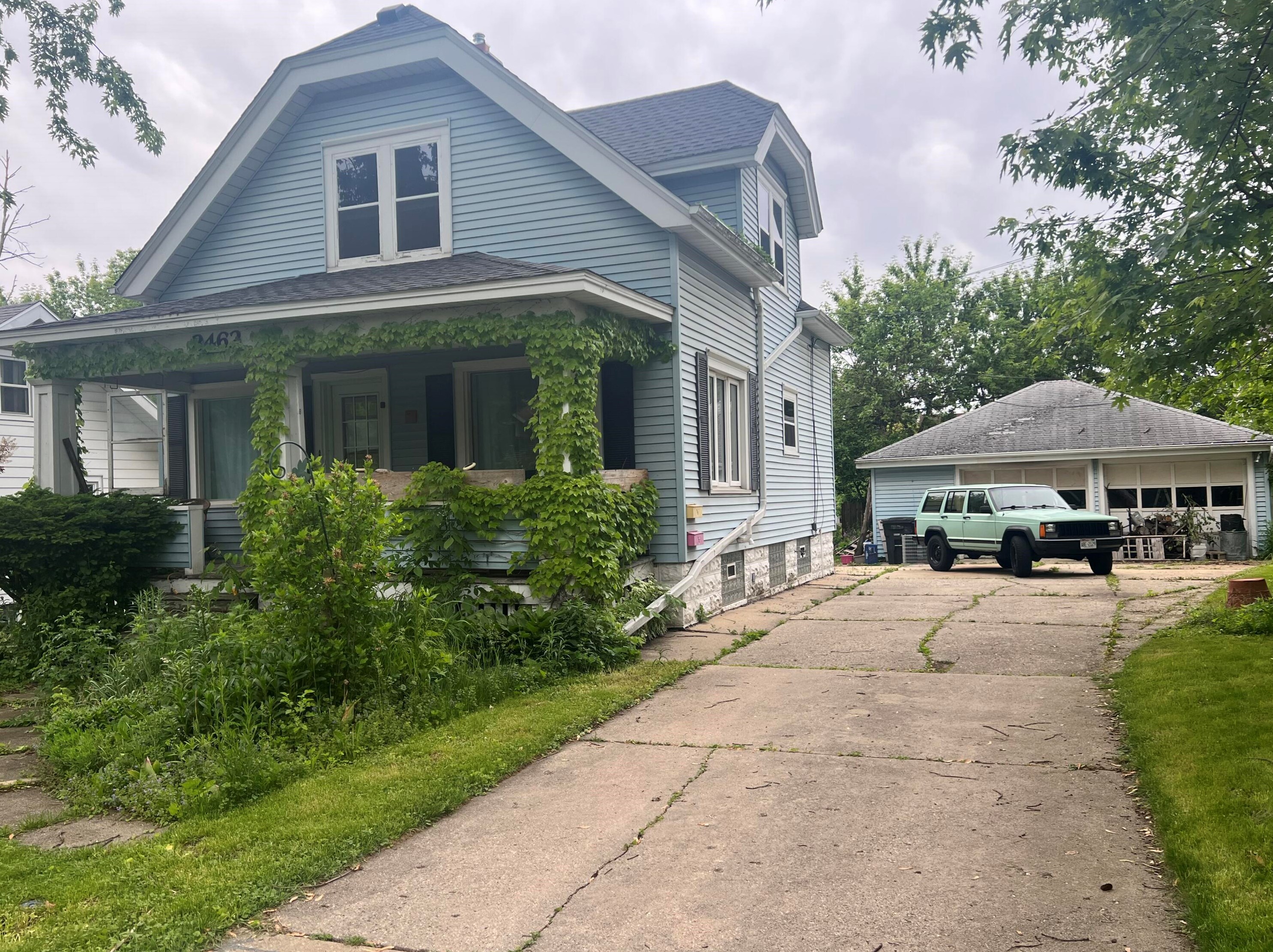 3462 S Schauer Ave, Milwaukee, WI 53219