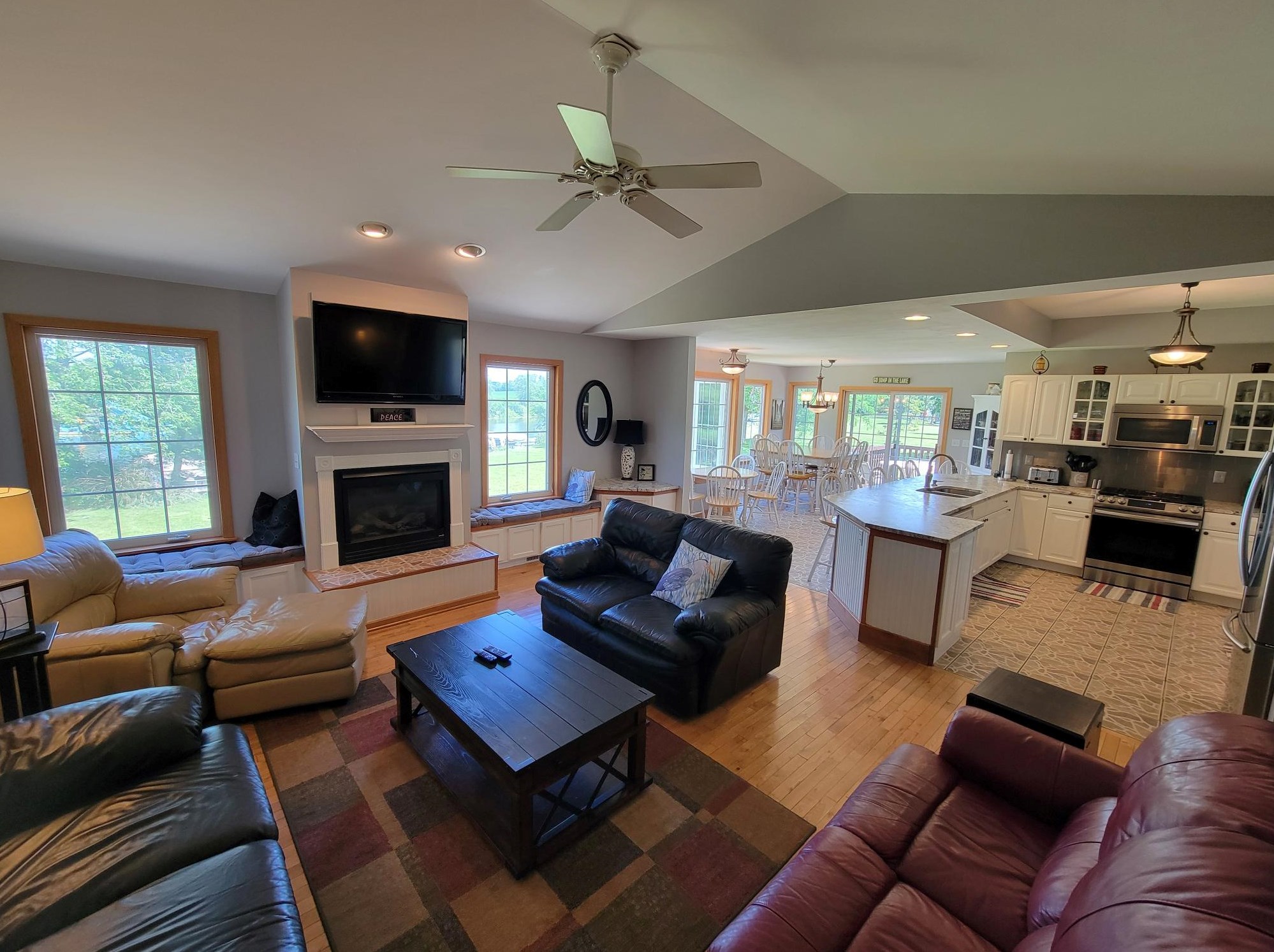 2140 Blue Heron Dr, Delavan, WI 53115