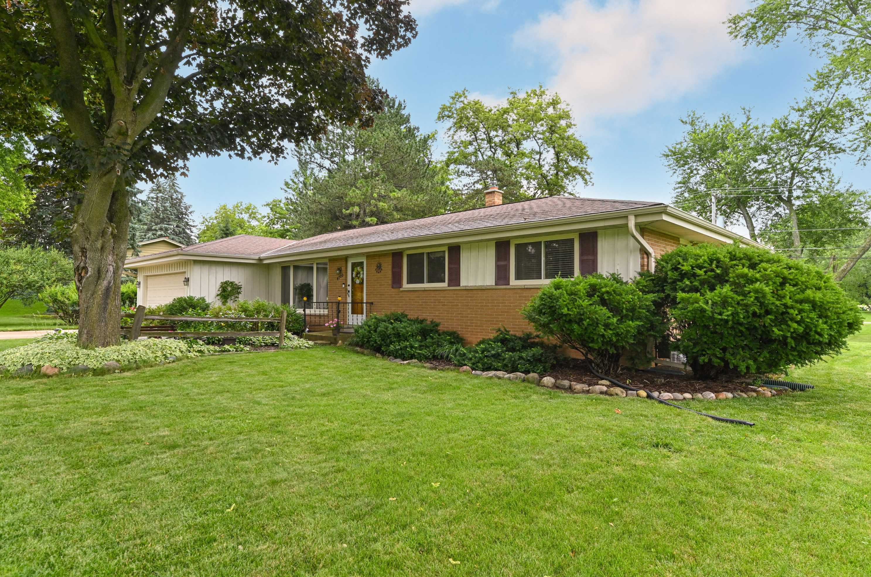 4700 Shasta Dr, Brookfield, WI 53045