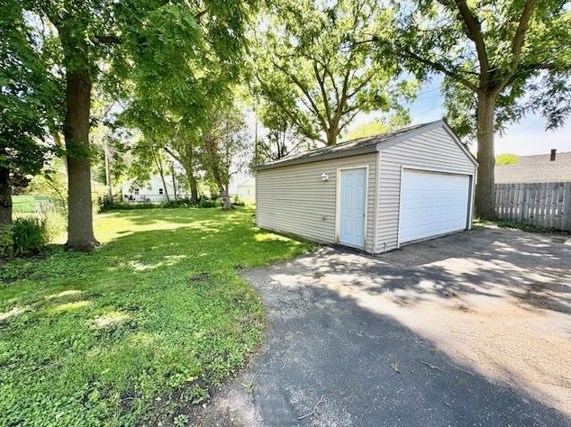 711 16th Pl, Kenosha WI  53140-4407 exterior