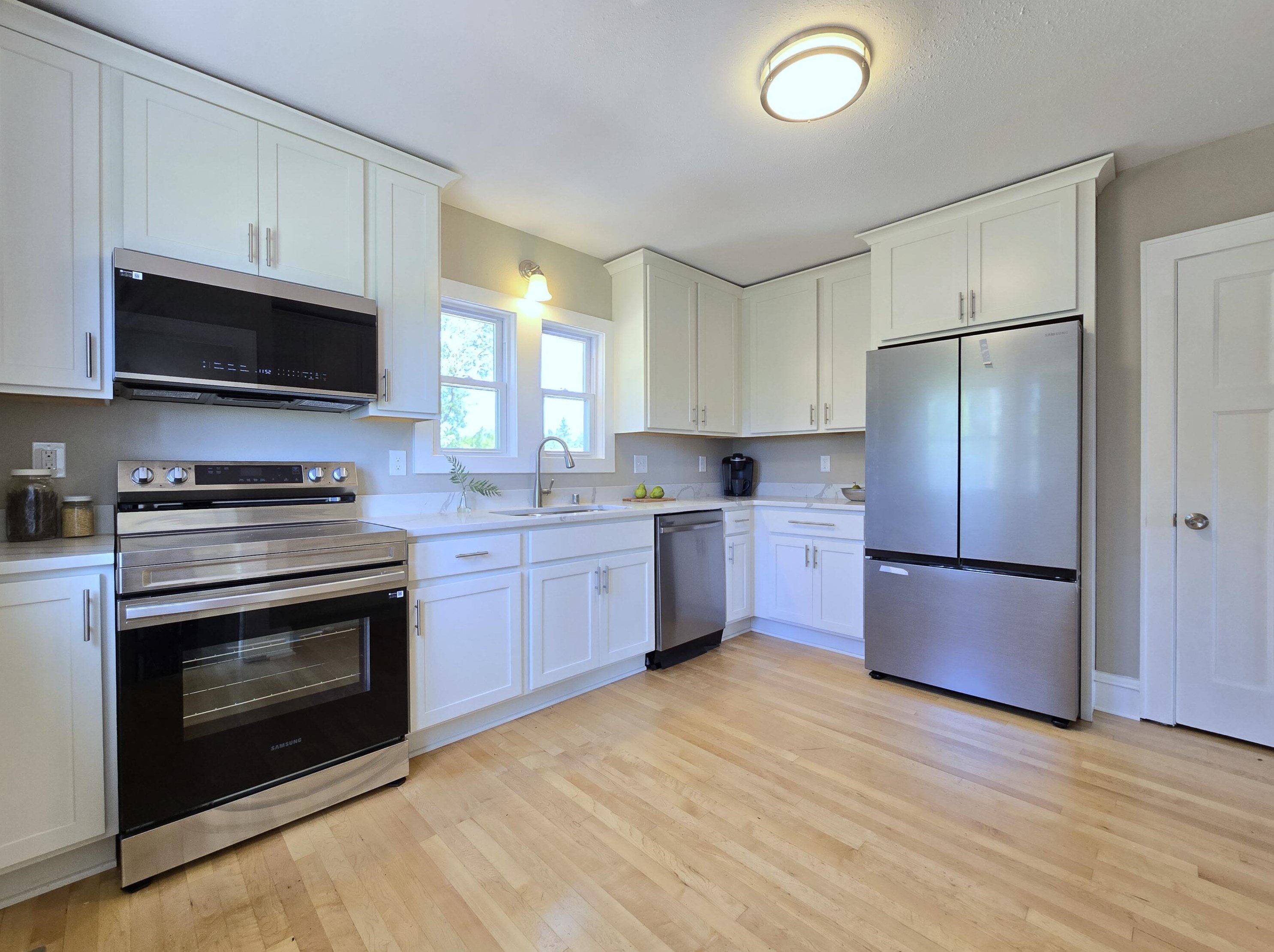 4513 Country Aire Dr, Cedarburg, WI 53012