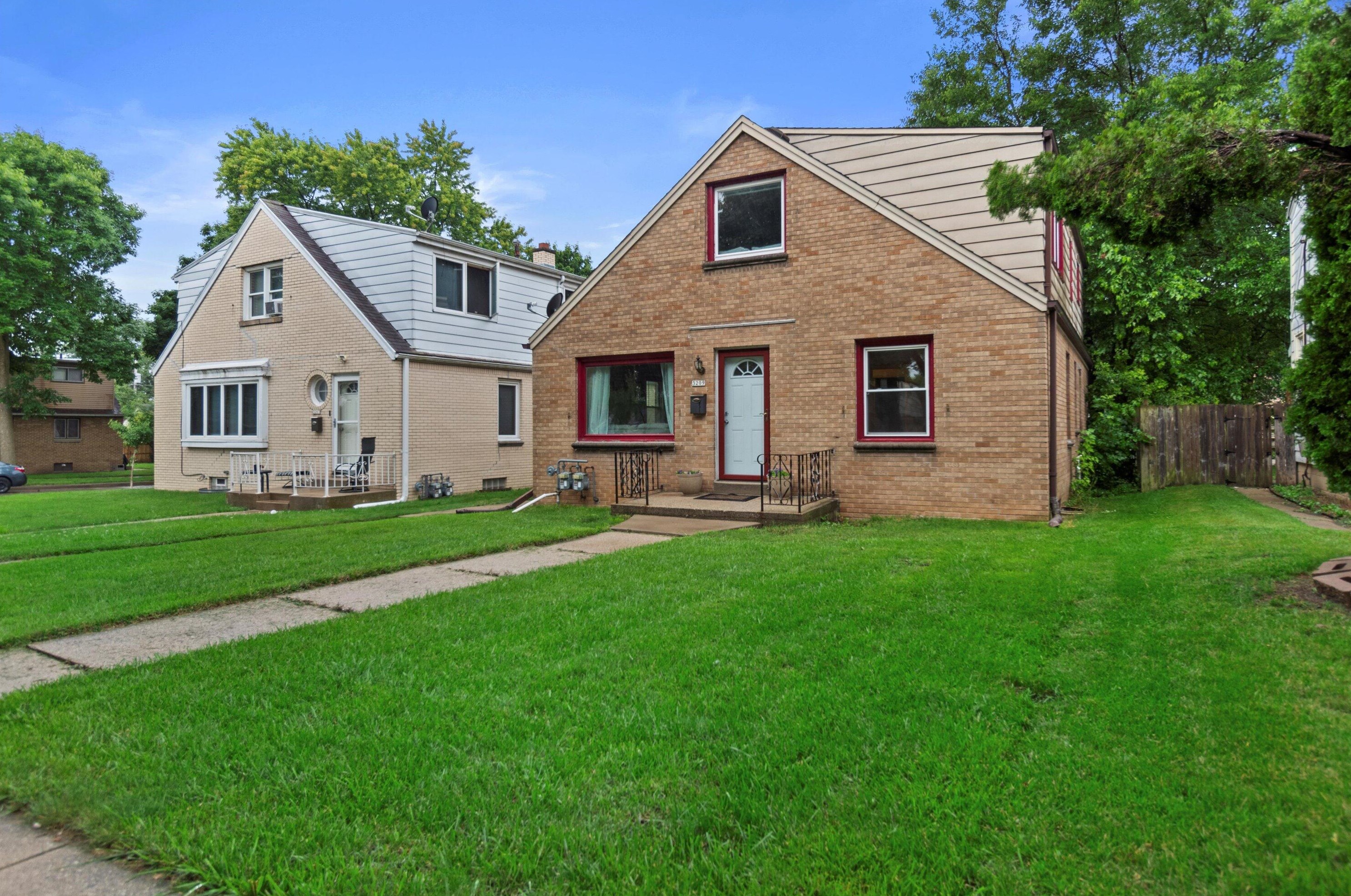 3209 N 77th St, Milwaukee, WI 53222