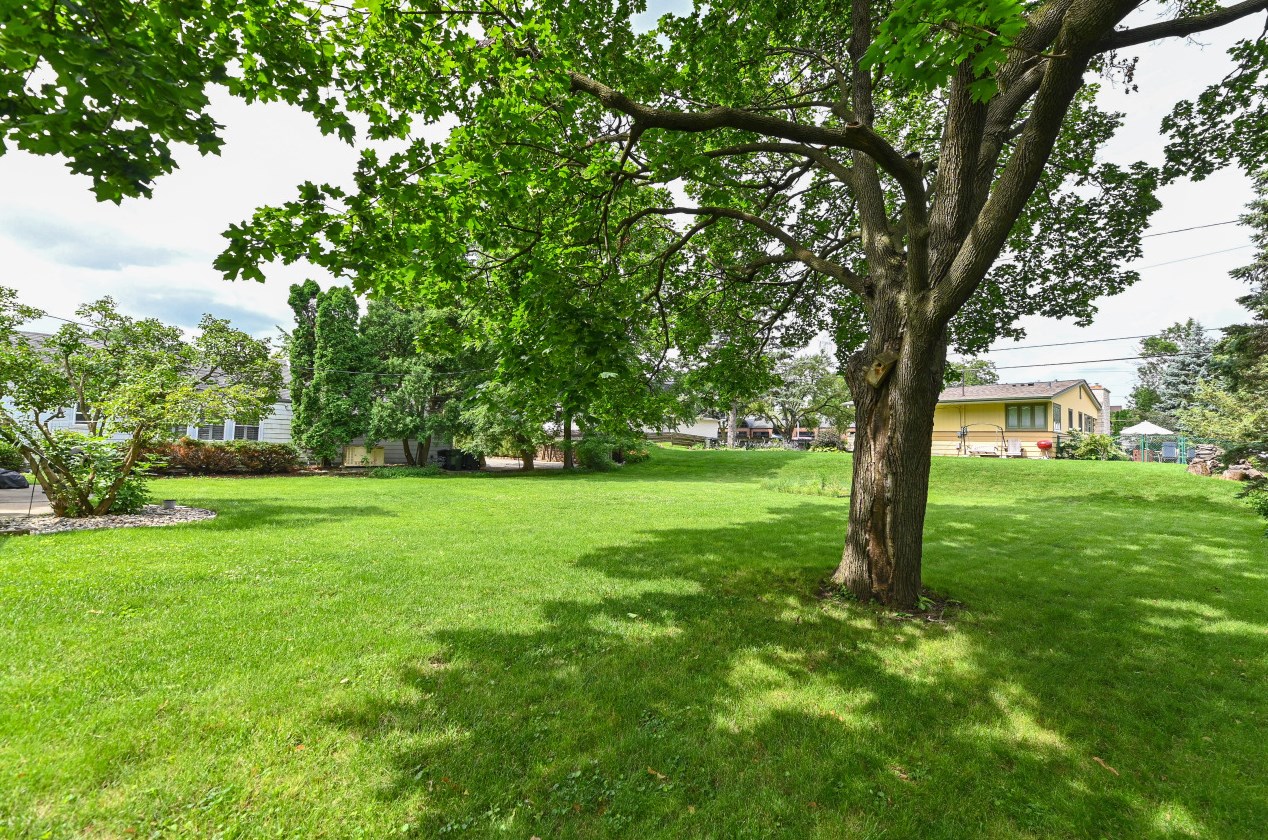 2331 118, Milwaukee WI 53226-1125 exterior