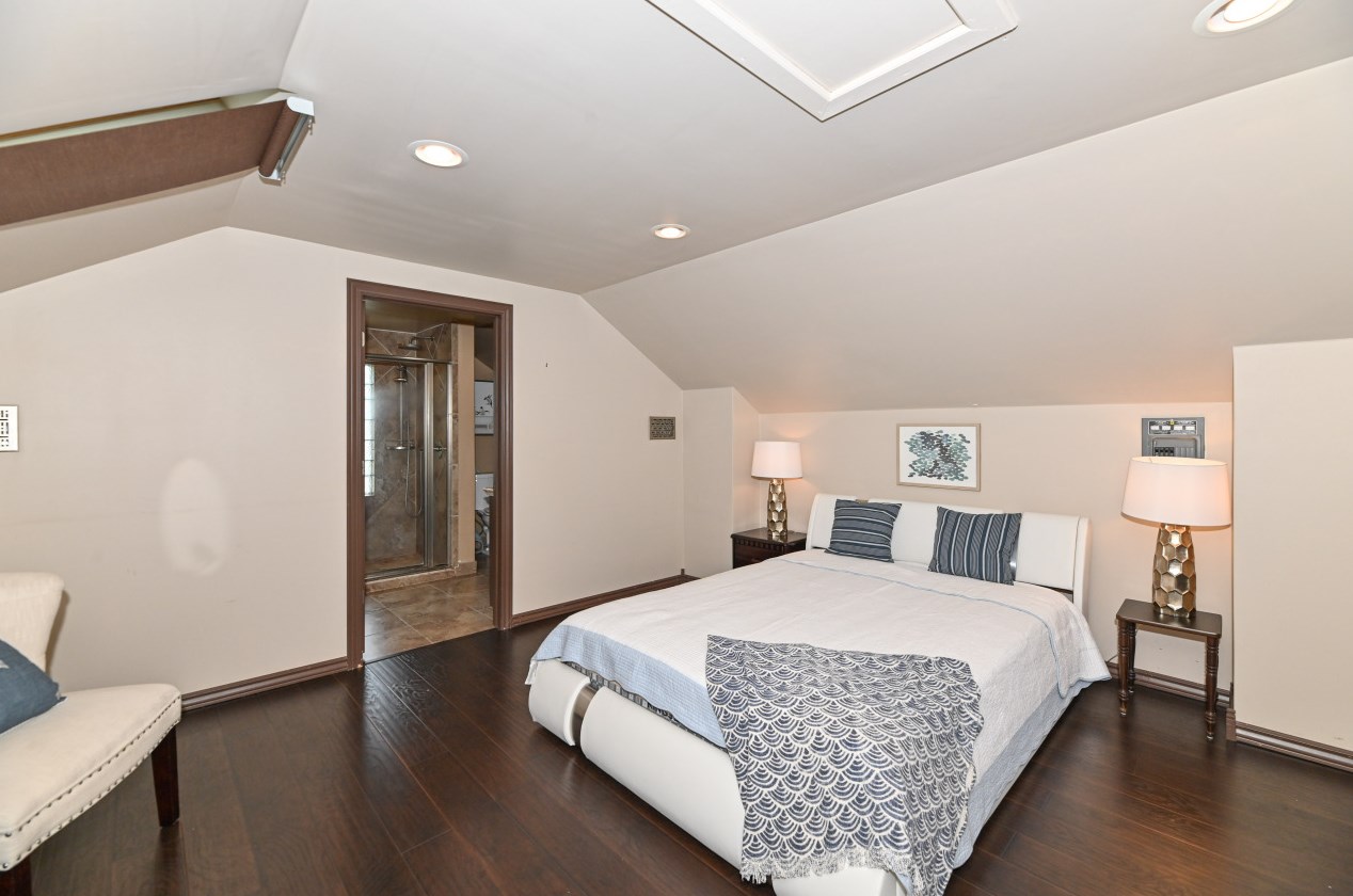 2331 118, Milwaukee WI 53226-1125 exterior