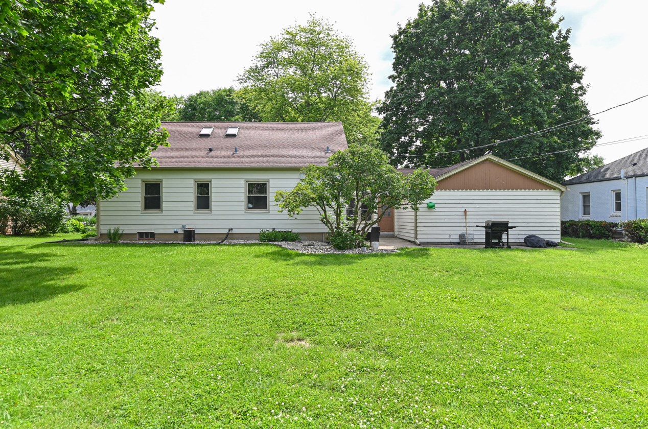 2331 118, Milwaukee WI 53226-1125 exterior