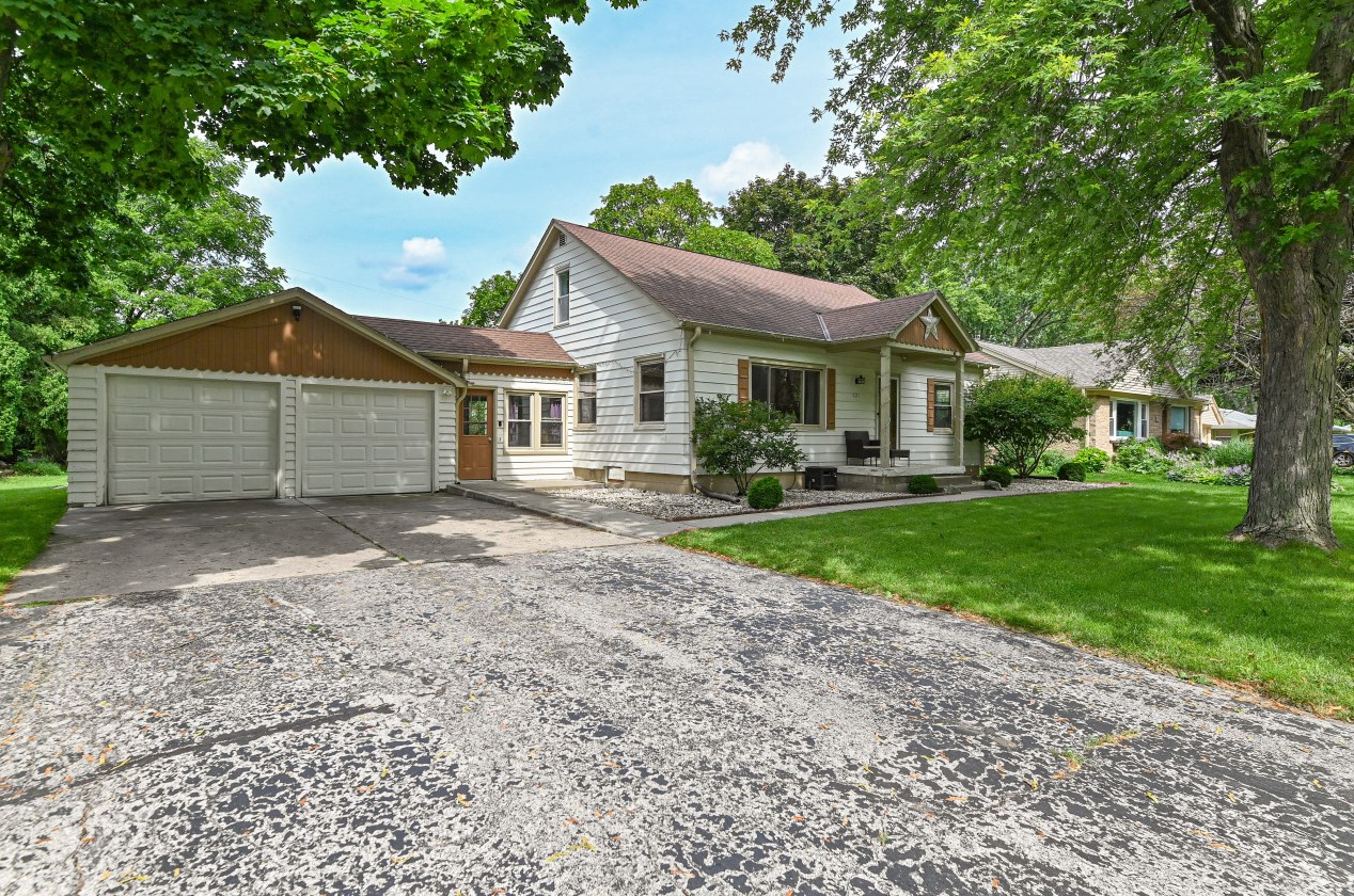 2331 118, Milwaukee WI 53226-1125 exterior