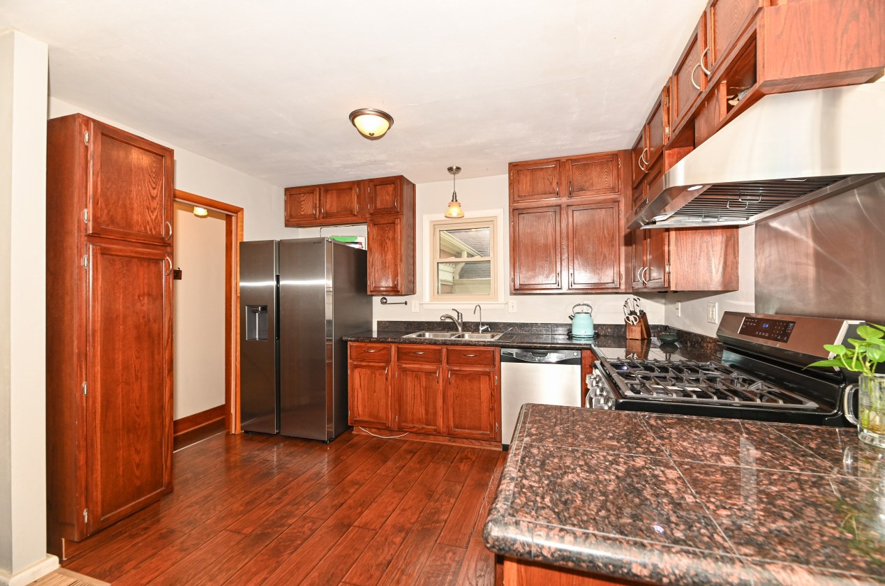 2331 118, Milwaukee WI 53226-1125 exterior