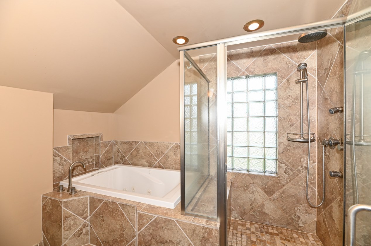 2331 118, Milwaukee WI 53226-1125 exterior