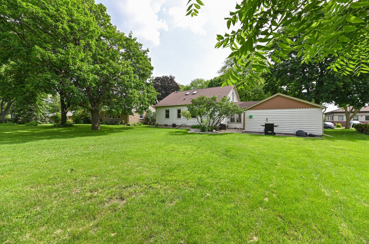 2331 118, Milwaukee WI 53226-1125 exterior