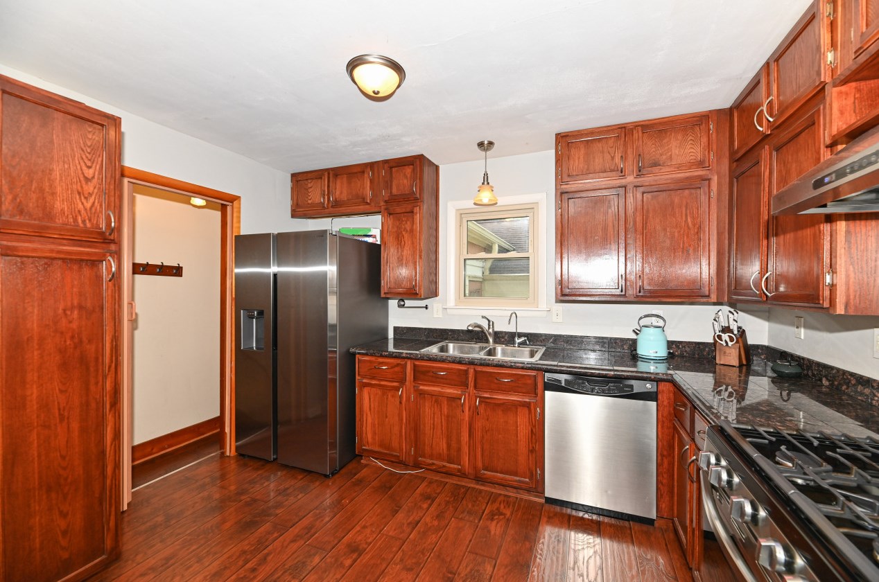 2331 118, Milwaukee WI 53226-1125 exterior