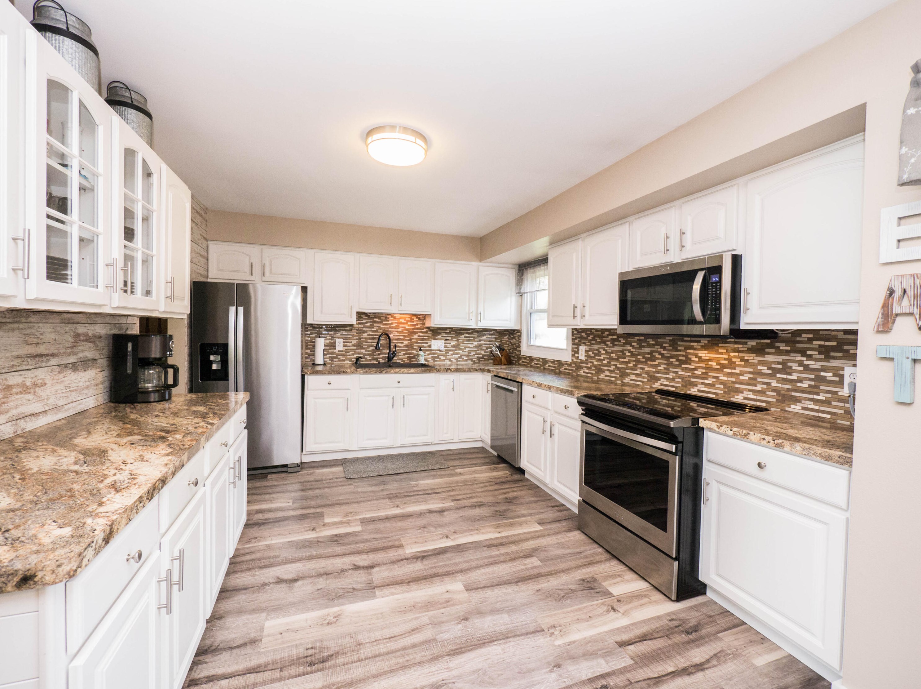 531 Hollybrook Ln, Saukville, WI 53080