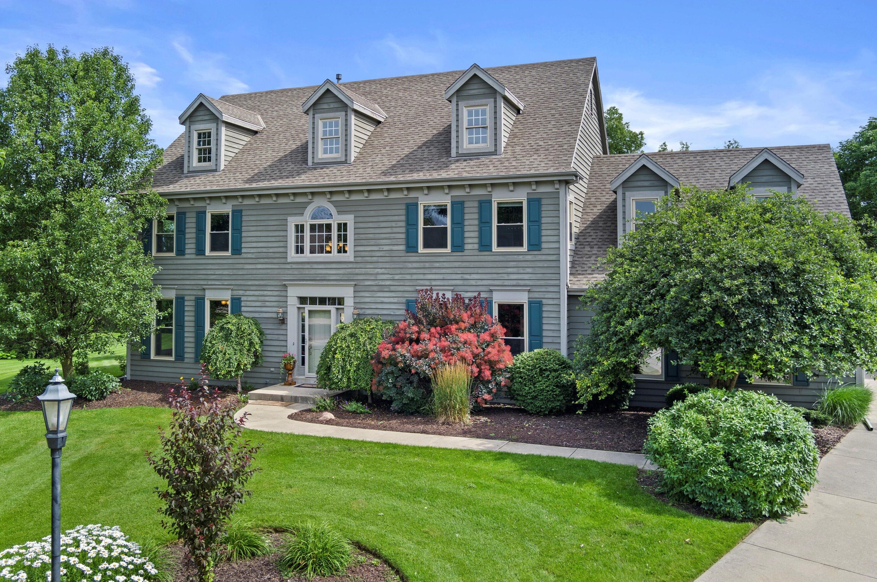 418 Deer Chase Ct, Pewaukee, WI 53072