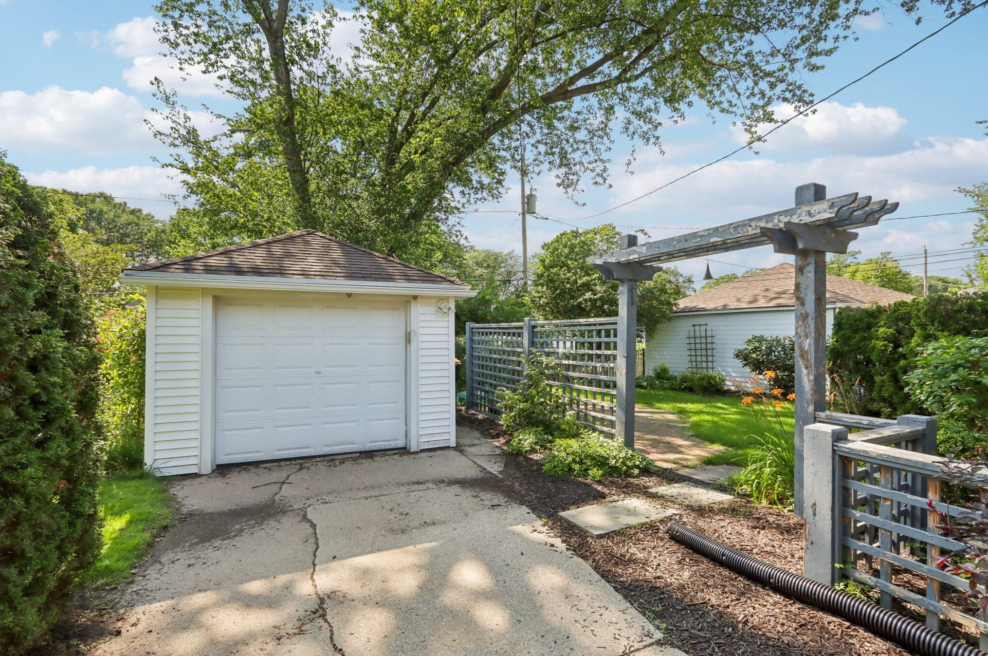 2355 N 83rd St, Milwaukee, WI 53213