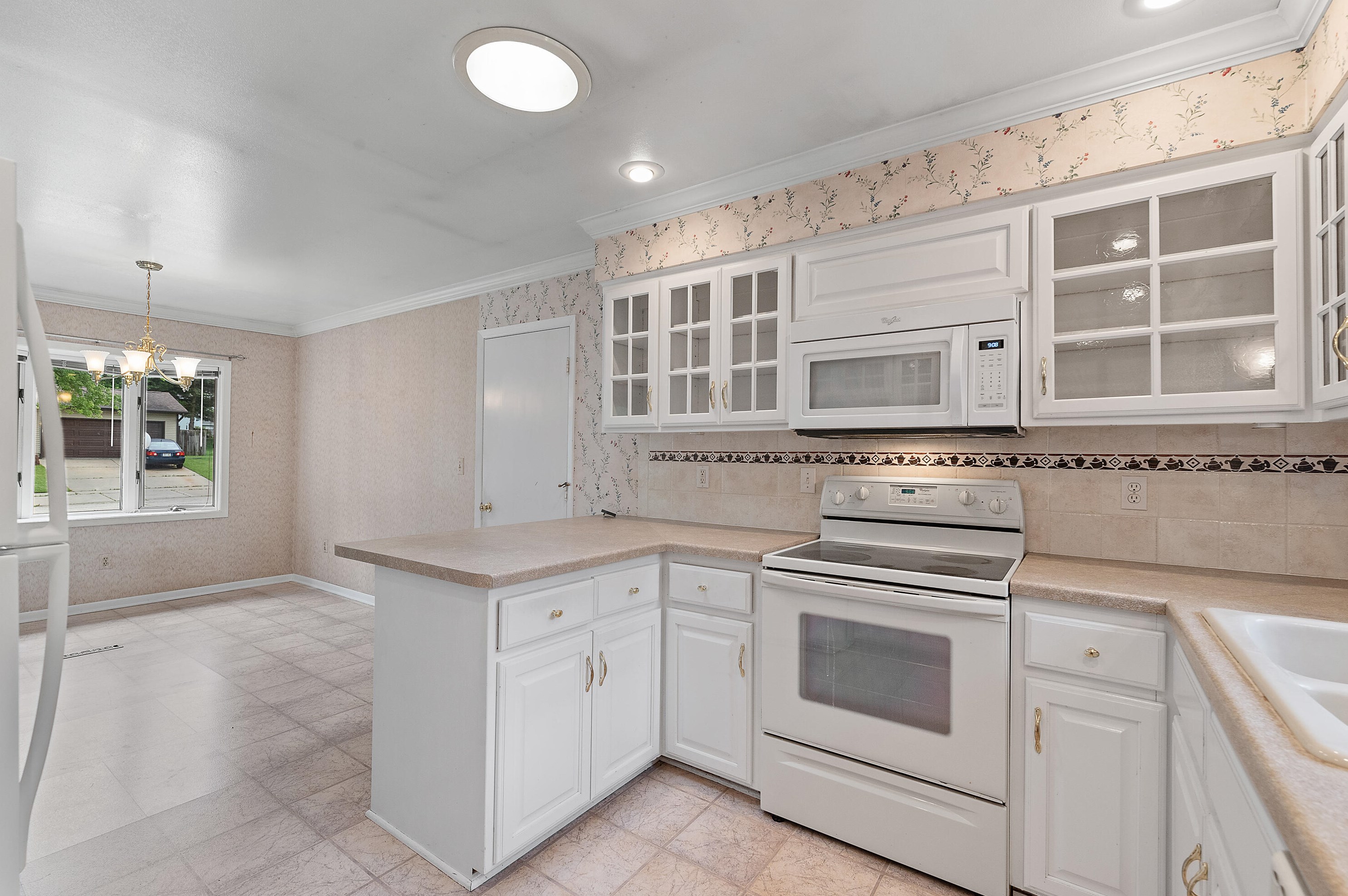 1296 Honeysuckle Rd, Hartford, WI 53027