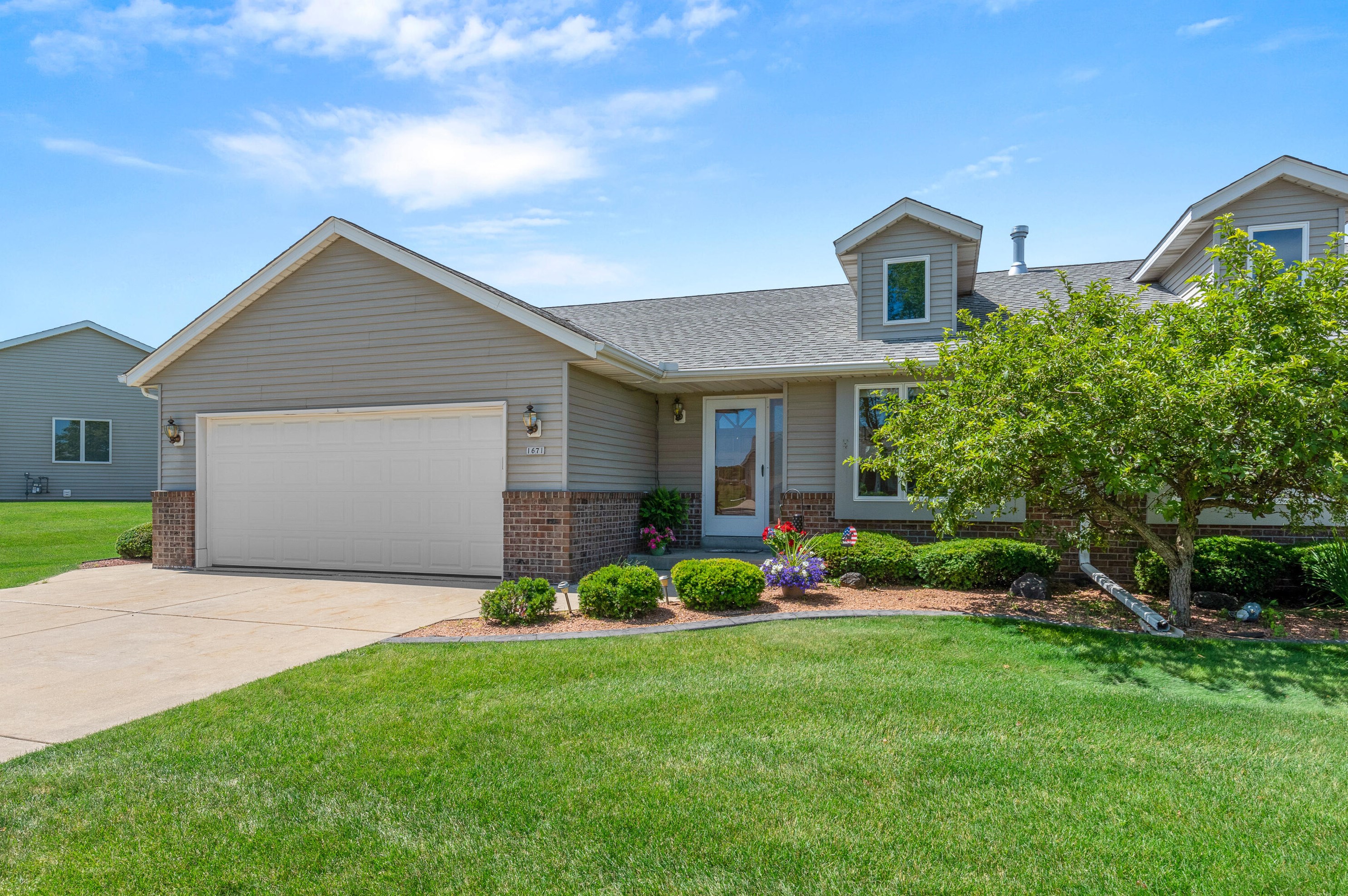 1671 Nature Trail, Hartford, WI 53027