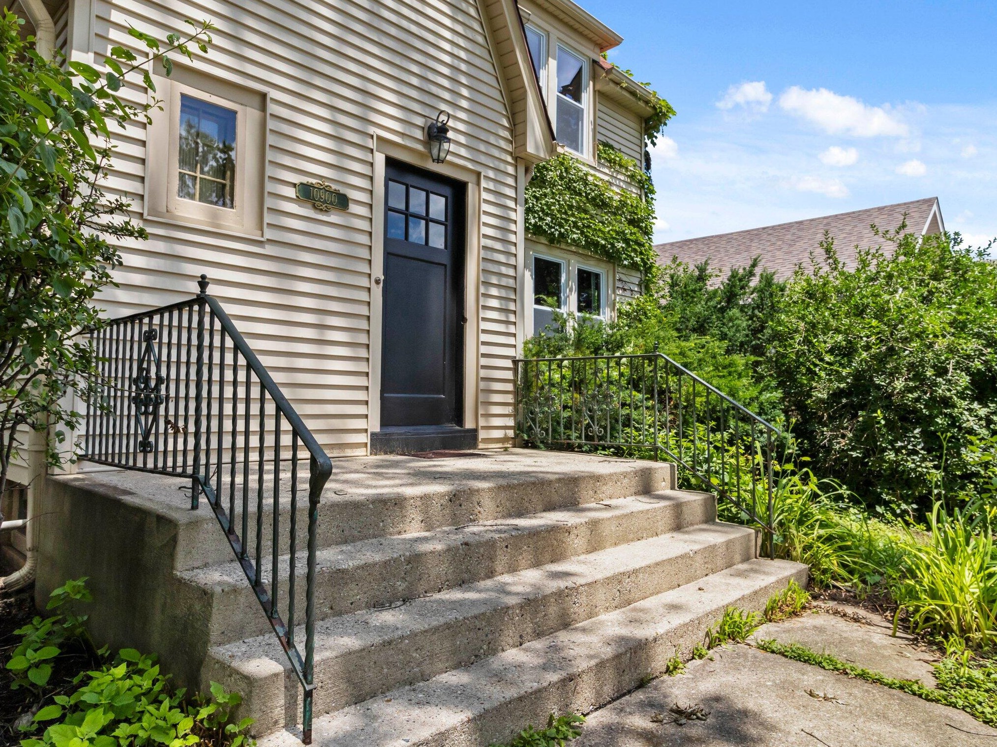 10900 W Godsell Ave, Hales Corners, WI 53130