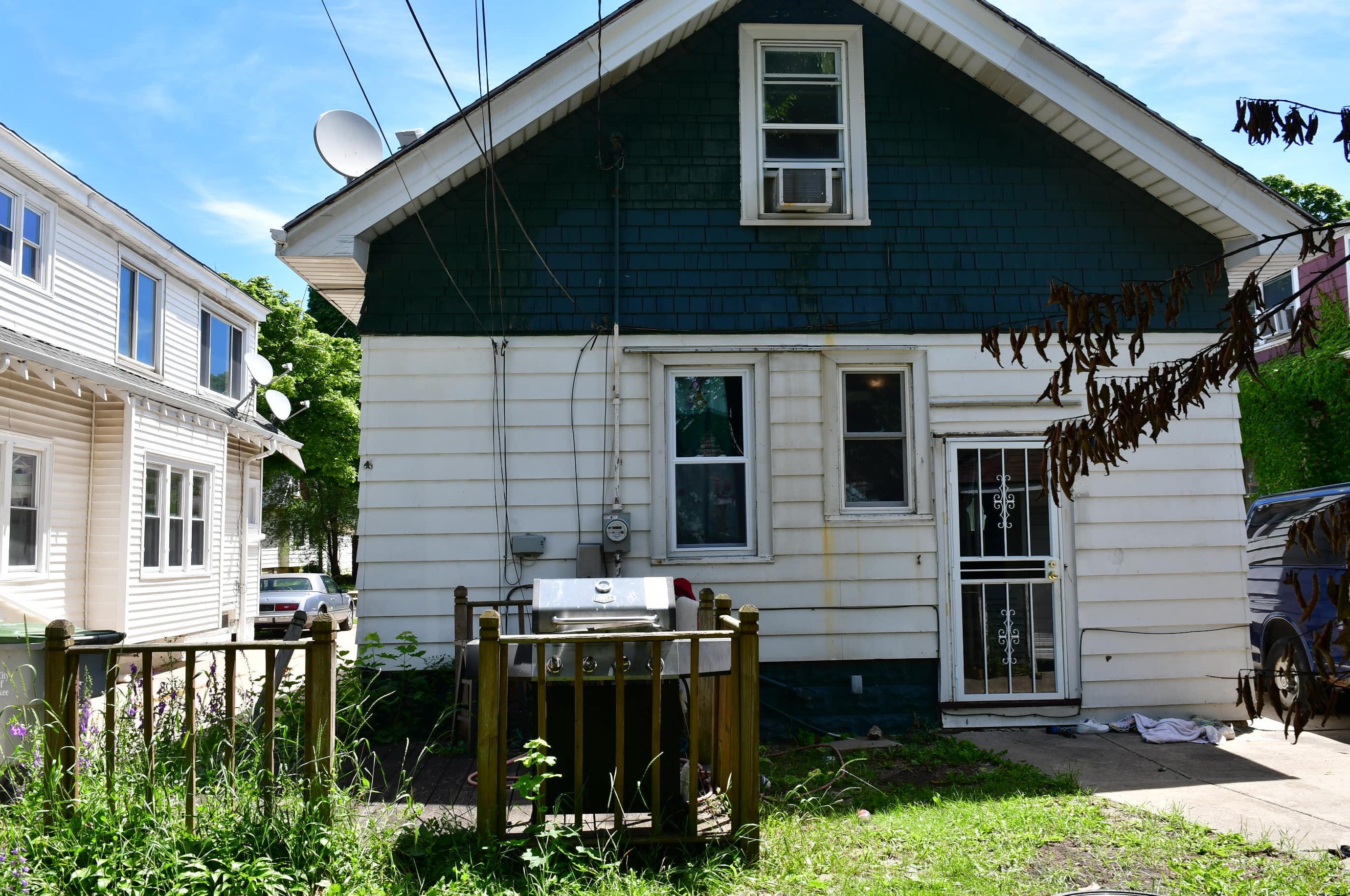 4135 25th St, Milwaukee, WI 53209-6613