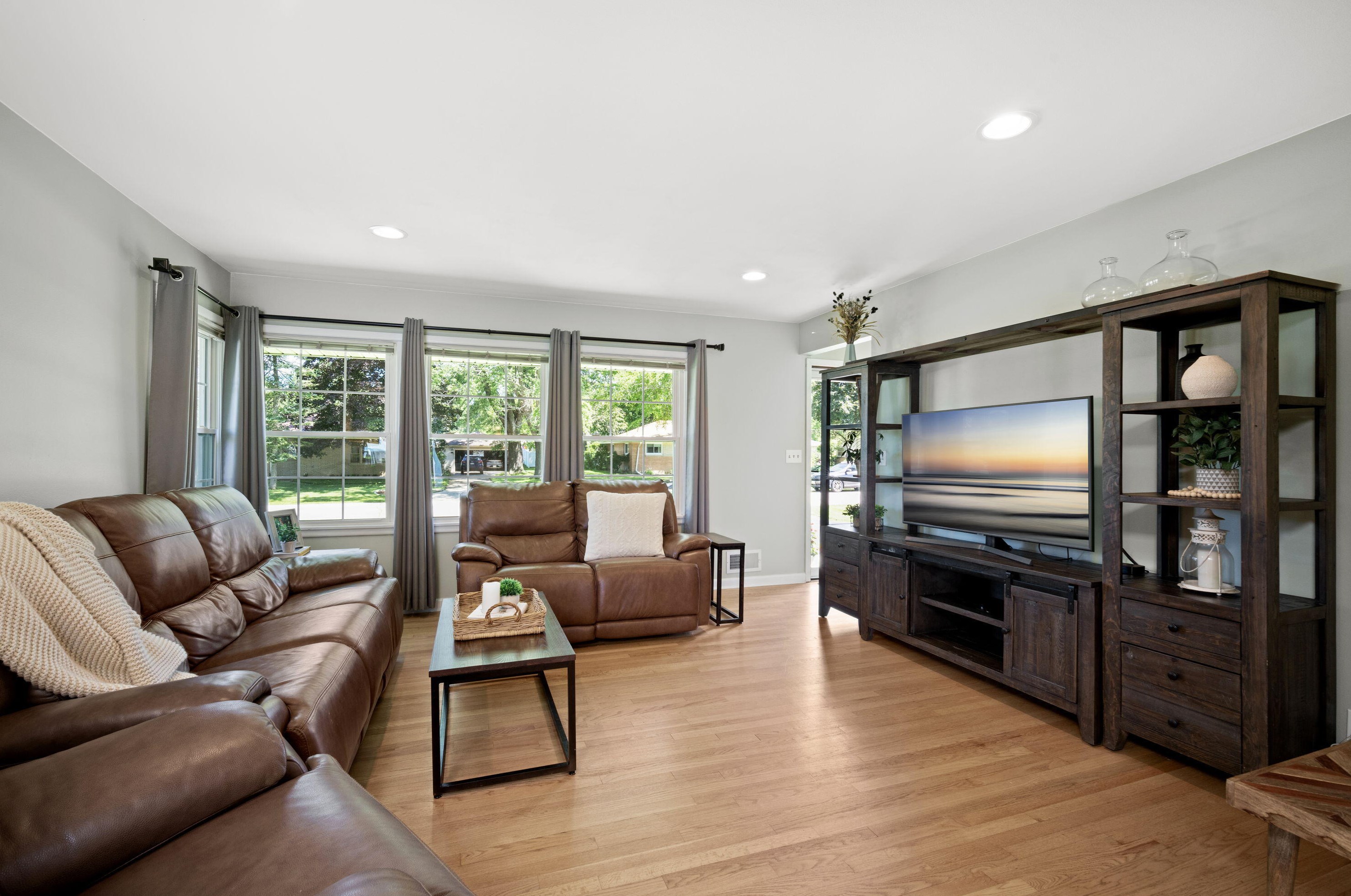 11141 W Upham Ave, Hales Corners, WI 53130