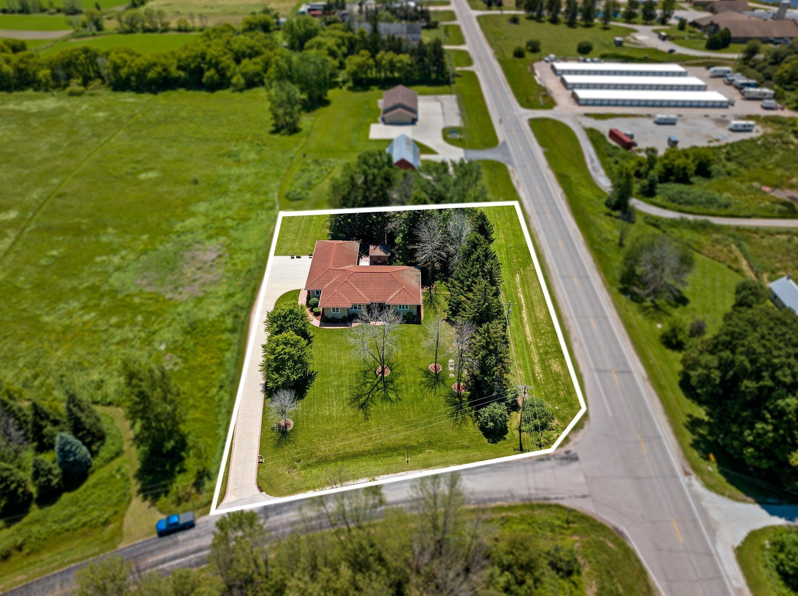 4159 Silver Creek Rd, Manitowoc WI  54220-9233 exterior