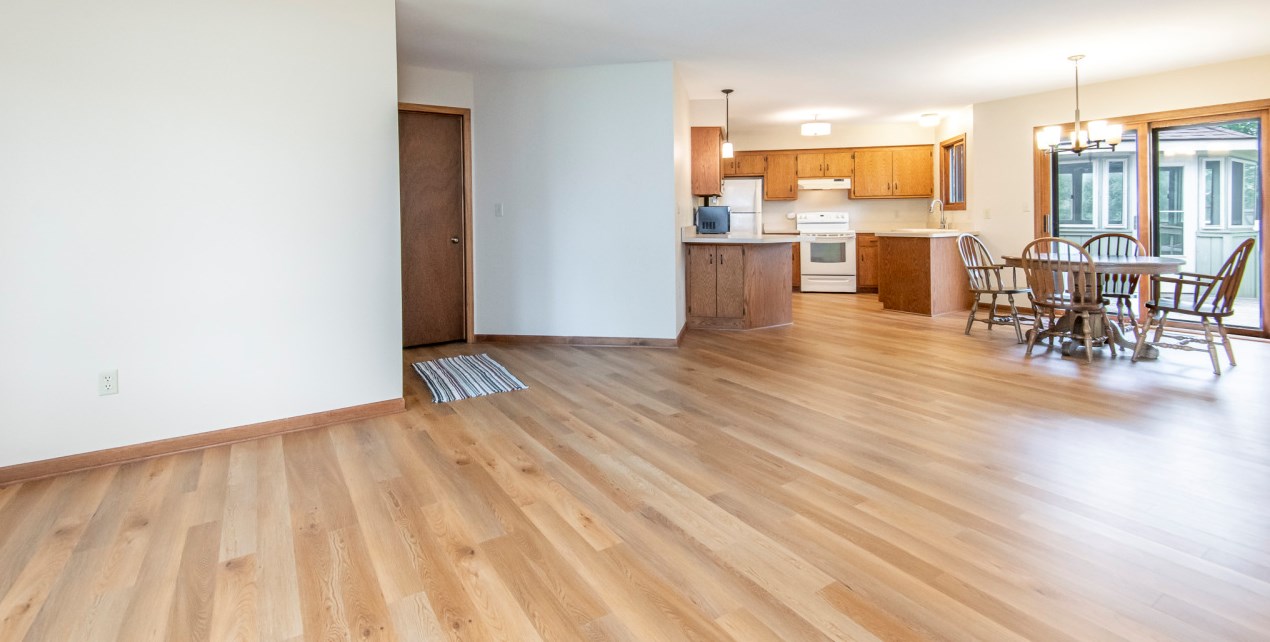 1468 Honeysuckle Rd, Hartford, WI 53027