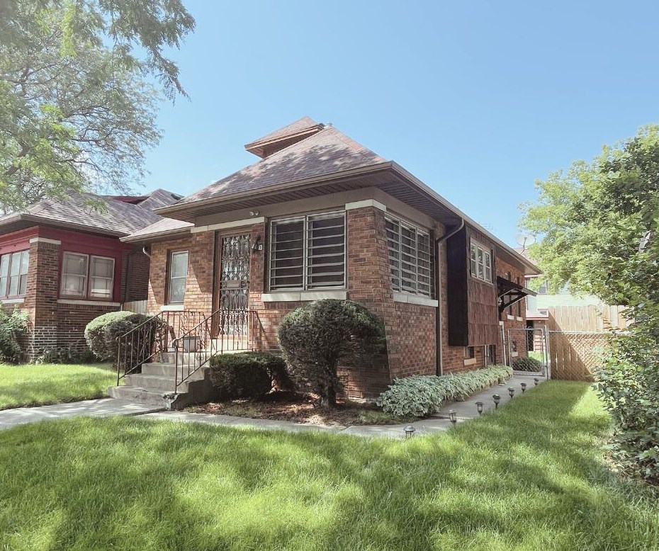1128 W Capitol Dr, Milwaukee, WI 53206