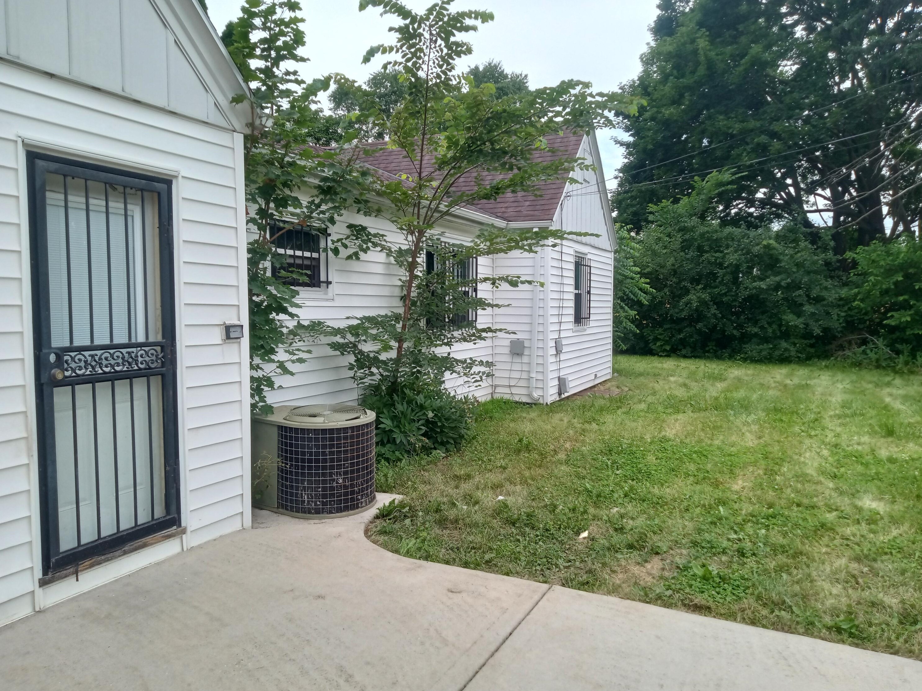 5733 N 77th St, Milwaukee, WI 53218