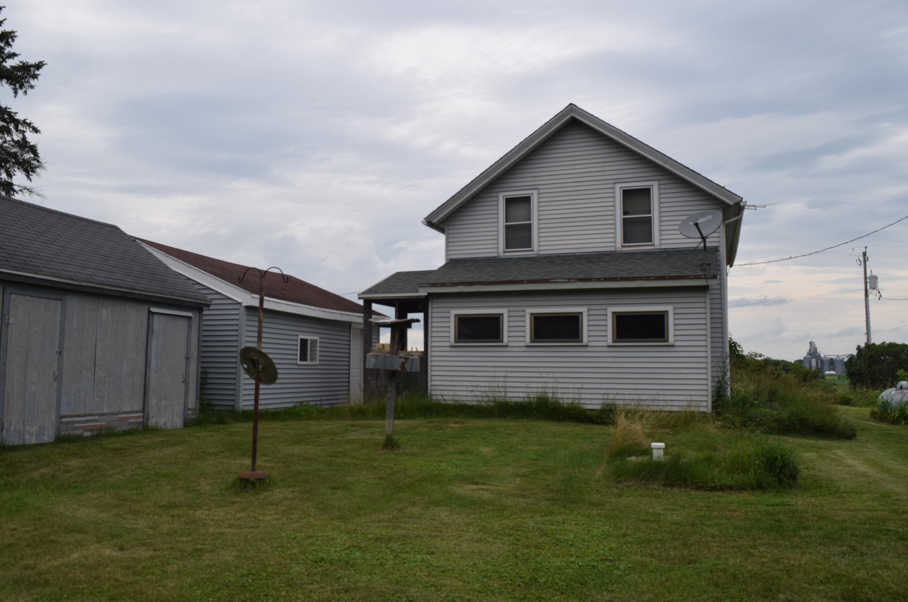 6941 Sunset Dr, Hartford, WI 53027