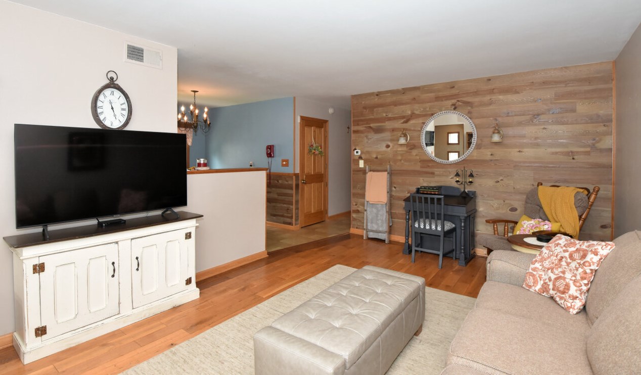 2561 60th St, Milwaukee, WI 53219-2621