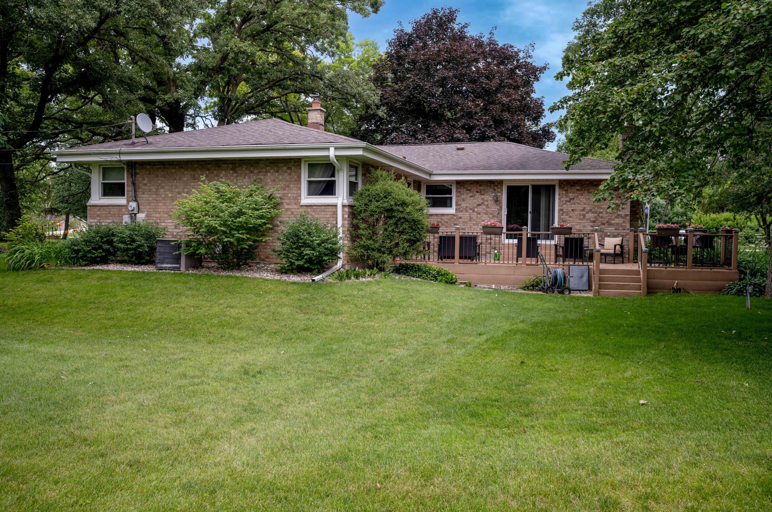 9201 S 94th St, Hales Corners, WI 53132