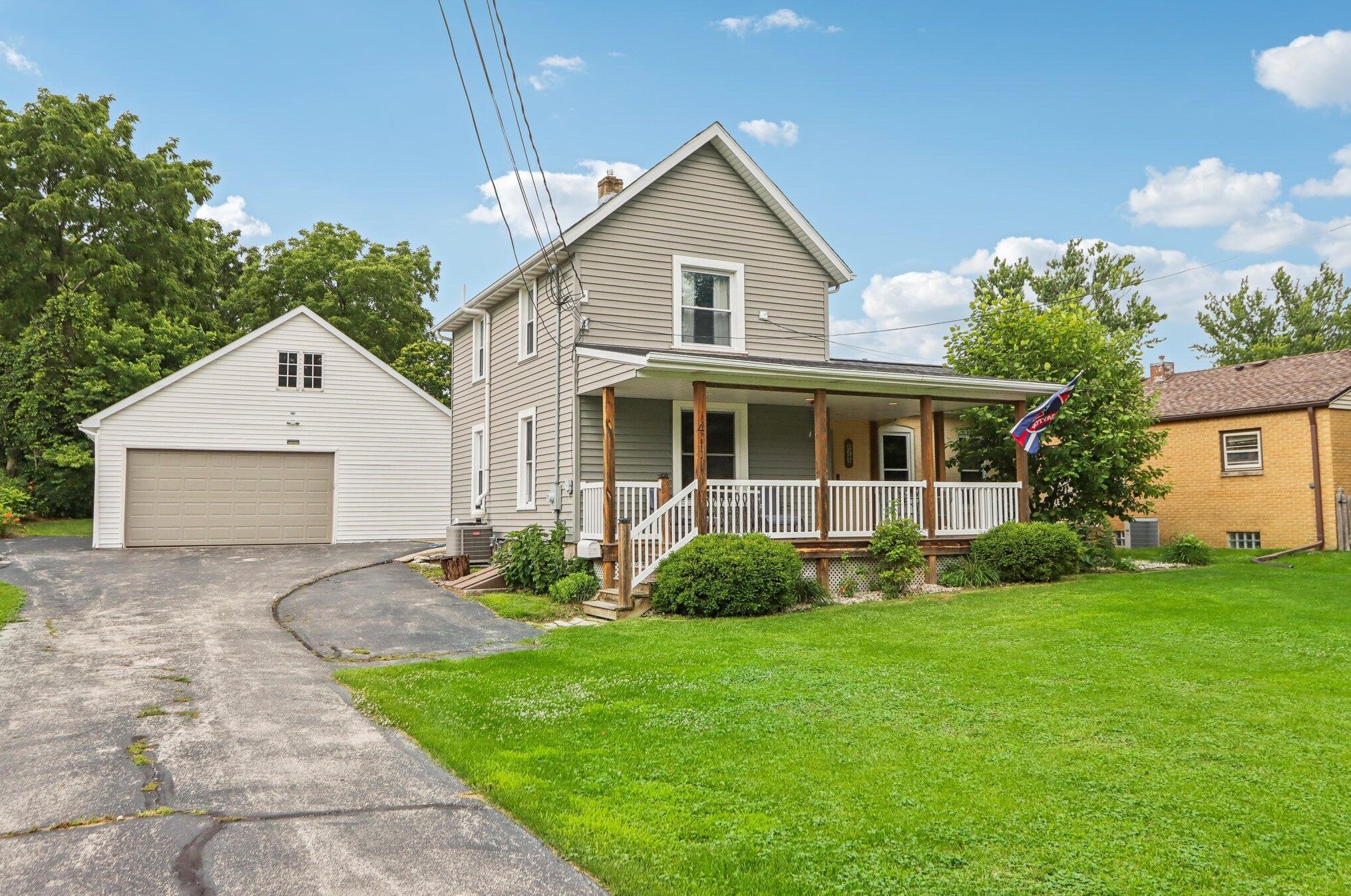 411 Prospect Ave, Pewaukee, WI 53072