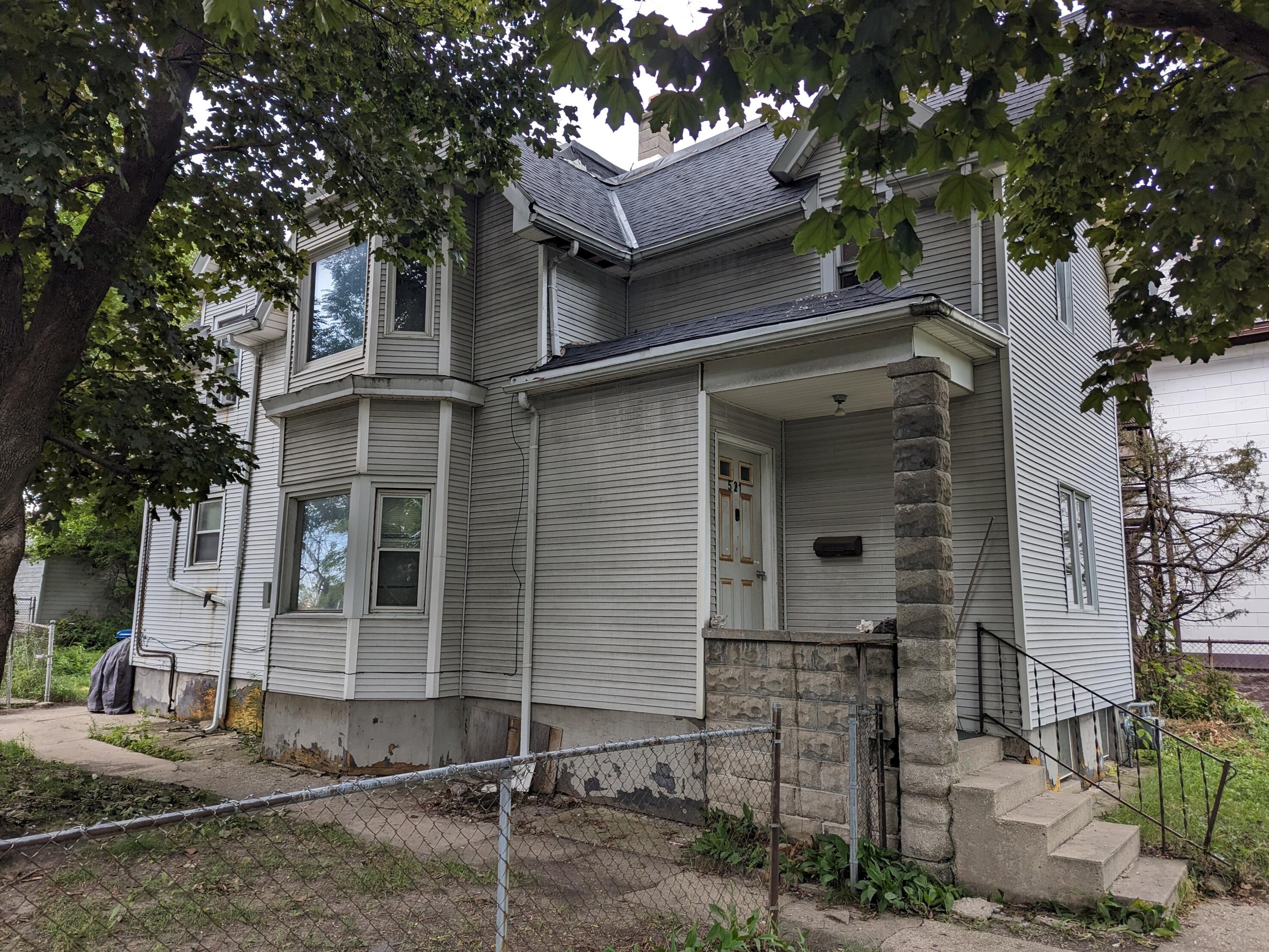 521 26th St, Milwaukee, WI 53233-2512
