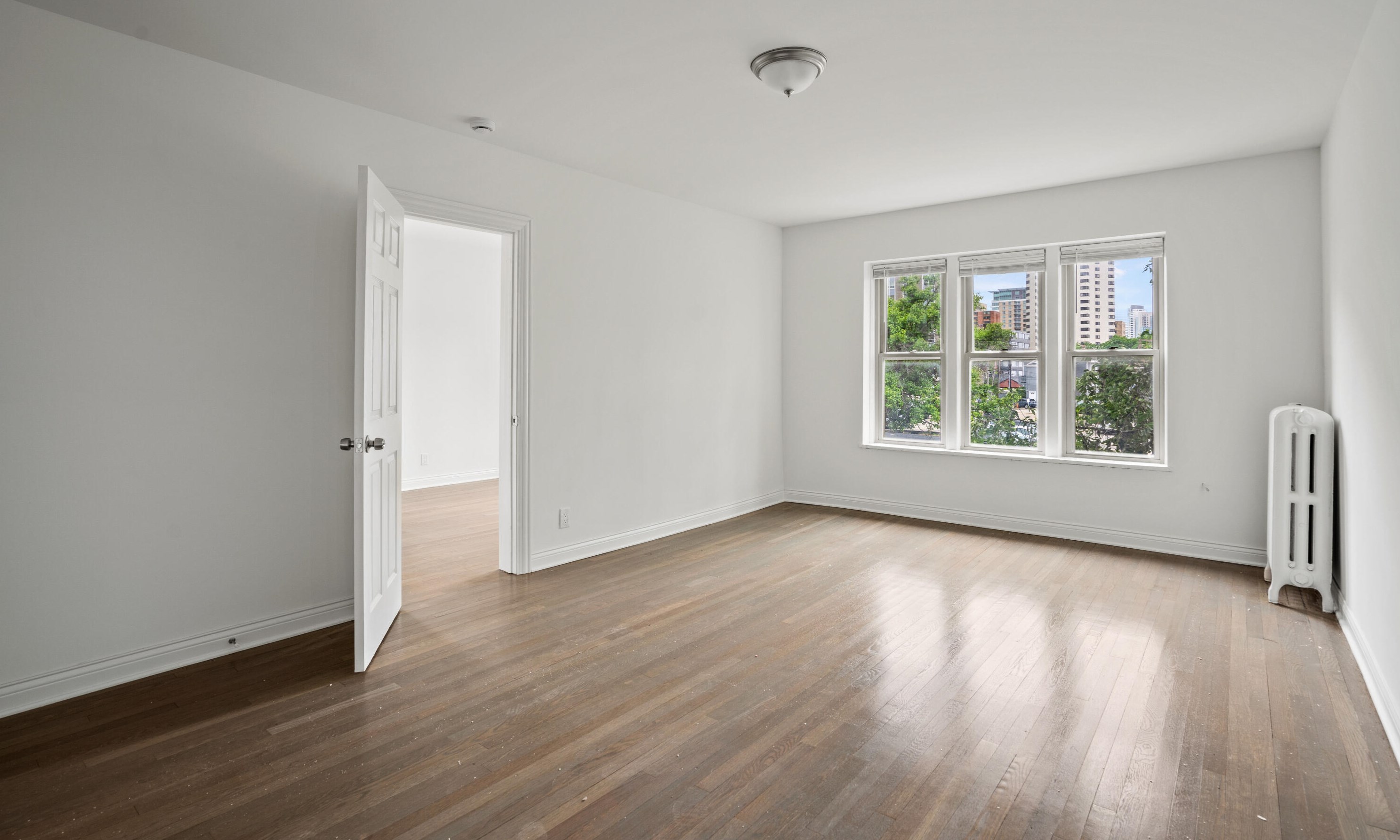 1800 Royall Pl, Milwaukee, WI 53202-1810