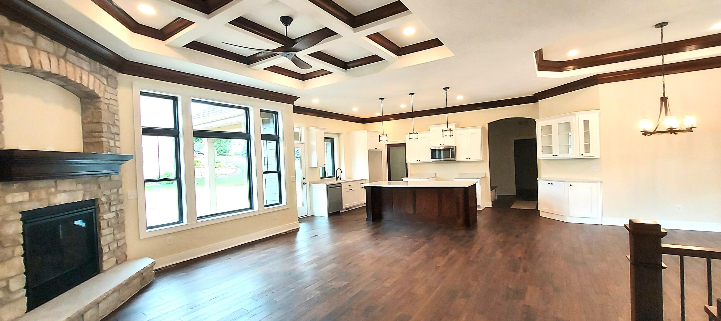 1523 Hawthorn Dr, West Bend, WI 53095