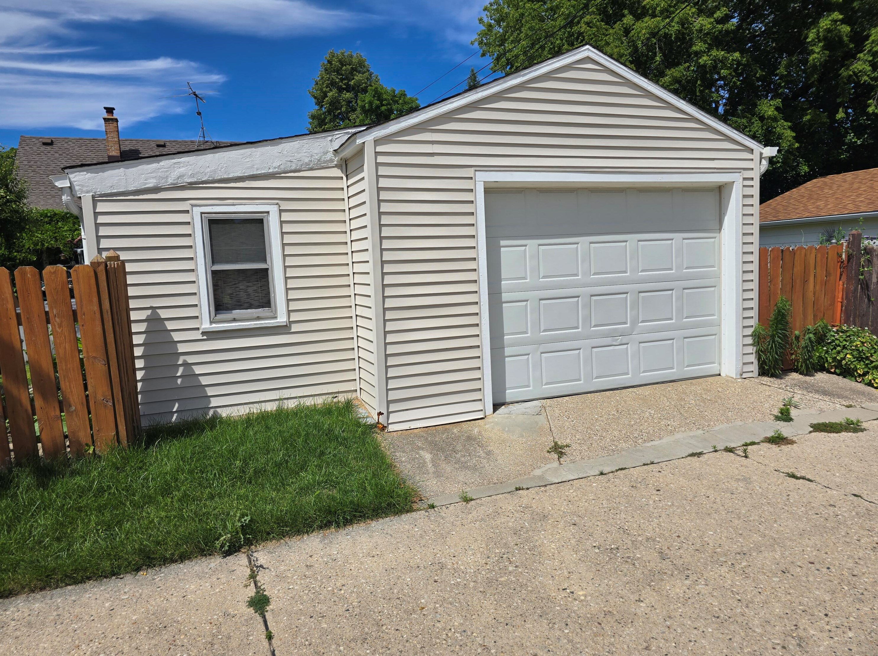 2229 W Tripoli Ave, Milwaukee, WI 53221